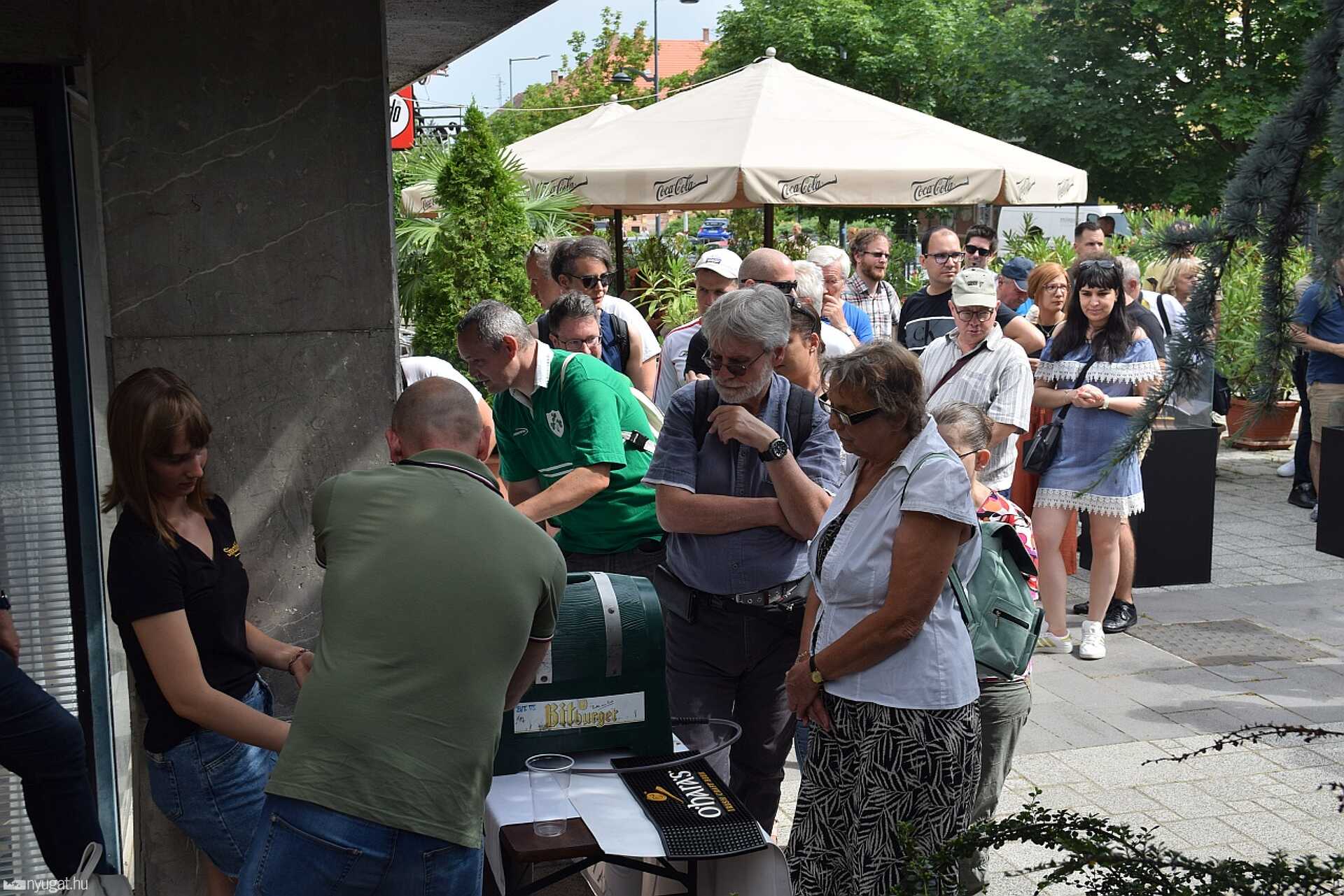 Bloomsday 2022, T. Takács kiállítás, sörcsapolás