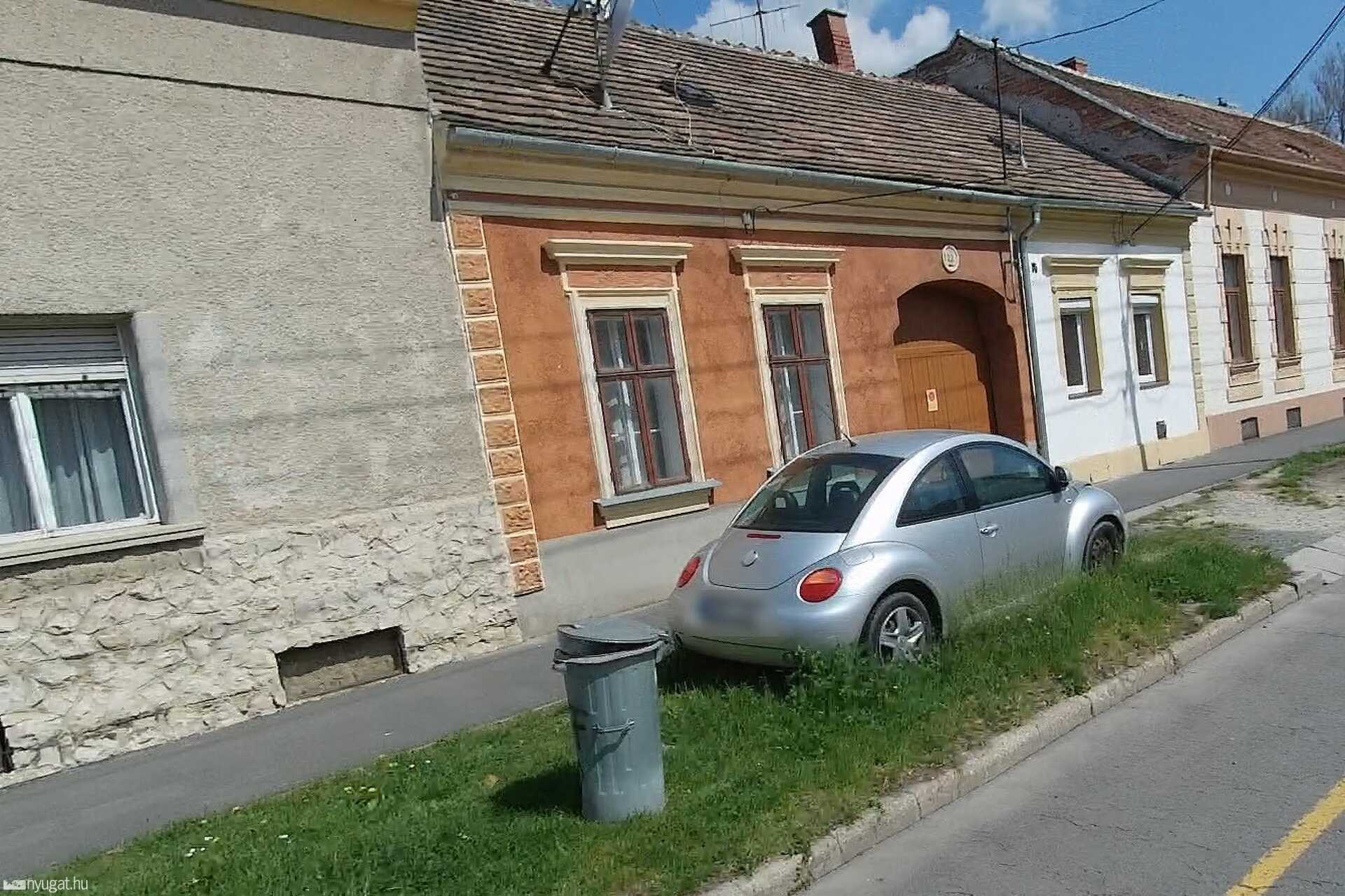 Szabálytalan és kreatív parkolások Szombathelyen