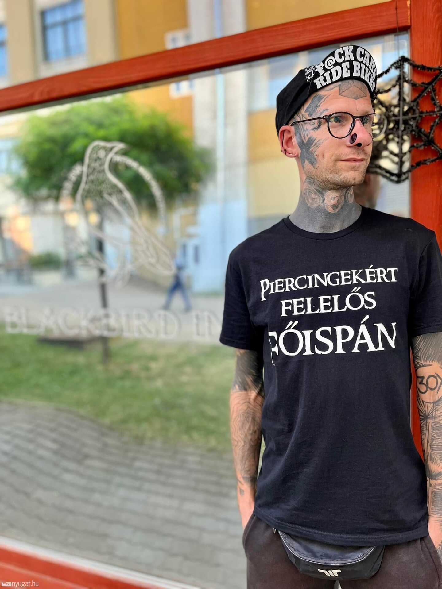 Csirmaz Peti, Vas vármegye első piercingekért felelős főispánja