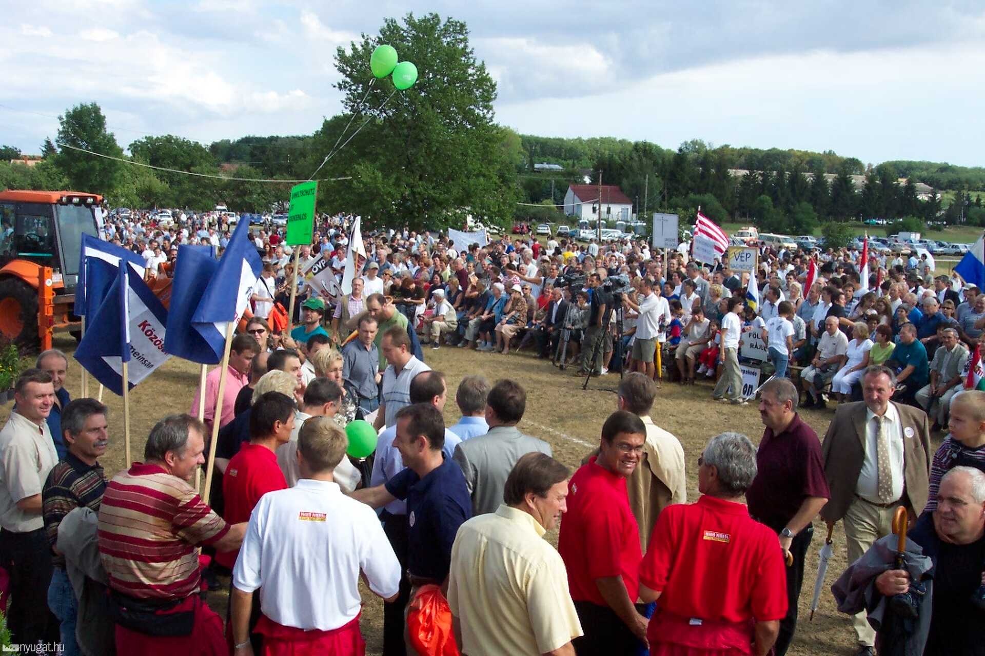 Tüntetés a lignitbánya ellen 2003-ban