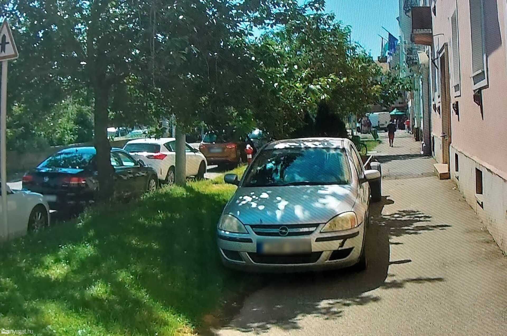 Szabálytalan és kreatív parkolások Szombathelyen: az utánfutós gyalogos és egyéb nyalánkságok