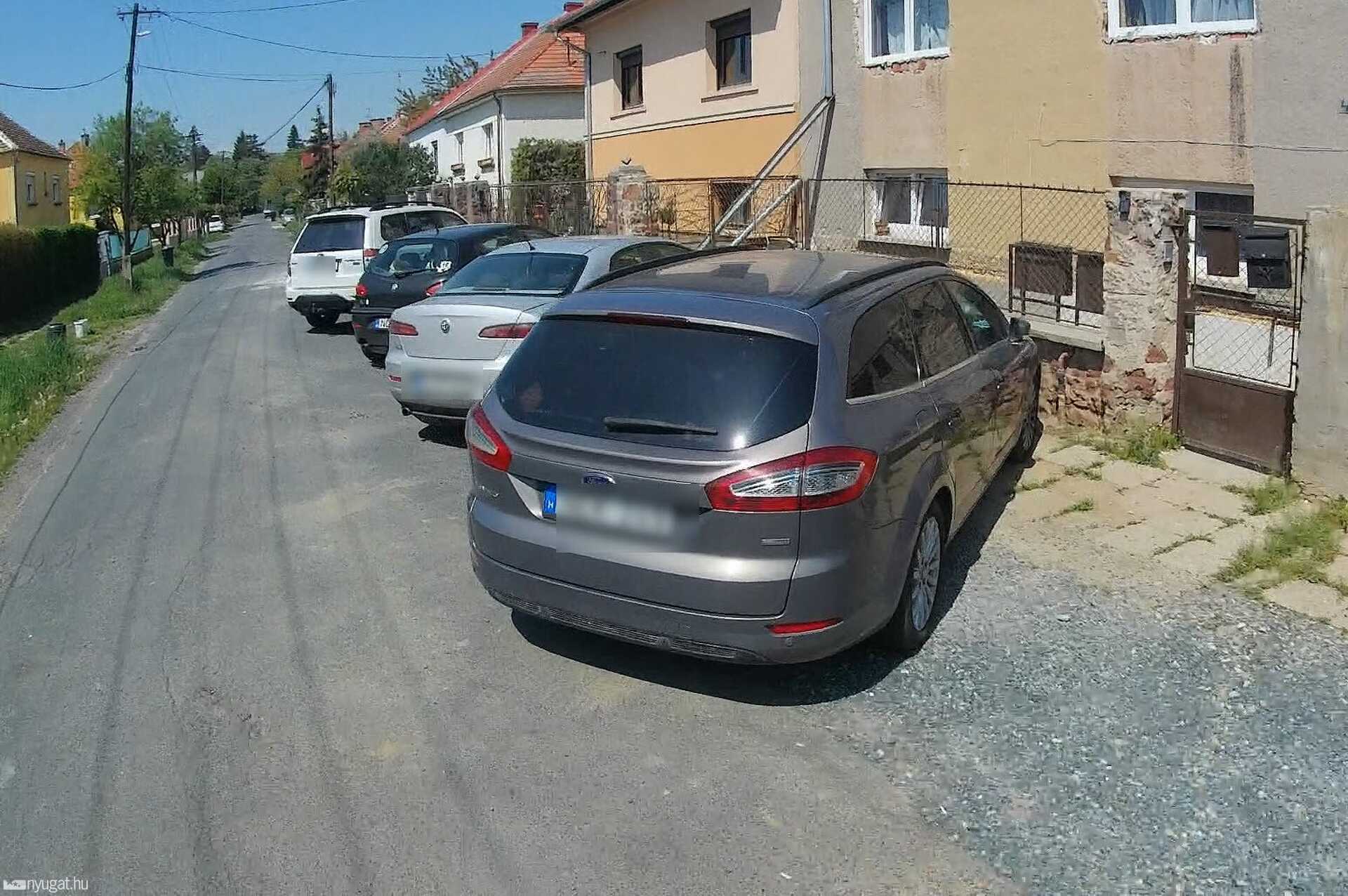 Szabálytalan és kreatív parkolások Szombathelyen: az utánfutós gyalogos és egyéb nyalánkságok