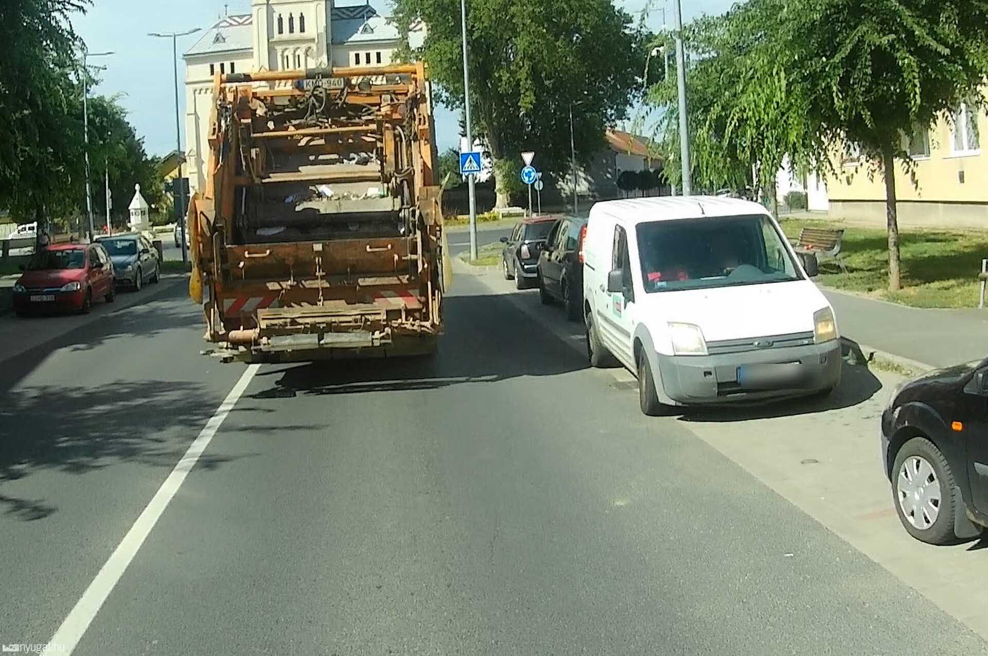 Szabálytalan és kreatív parkolások Szombathelyen: az utánfutós gyalogos és egyéb nyalánkságok