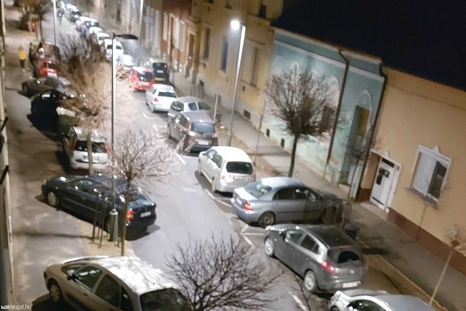 Szabálytalan és kreatív parkolások Szombathelyen: járdatorlaszolók akcióban