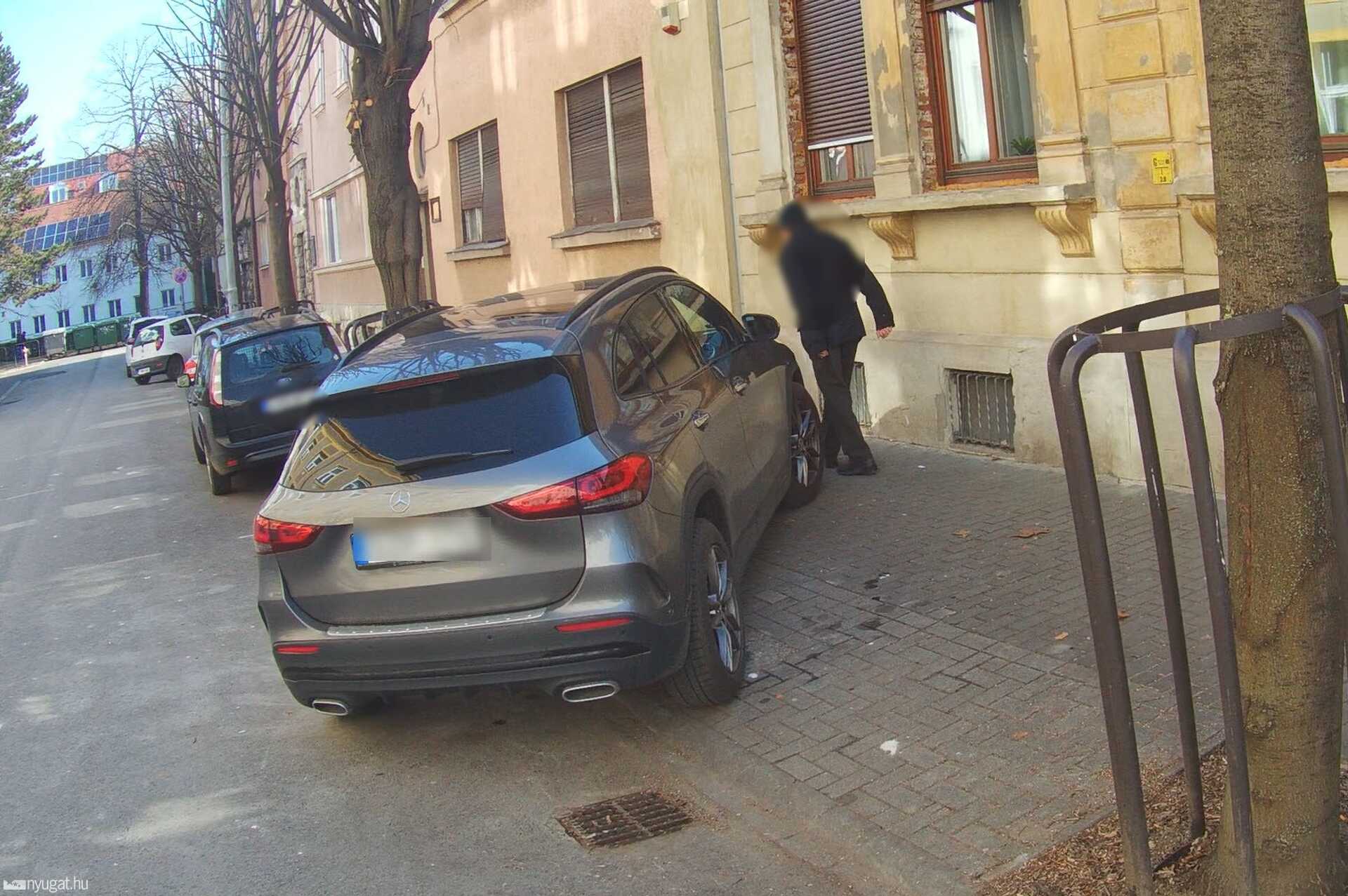 Szabálytalan és kreatív parkolások Szombathelyen: járdatorlaszolók akcióban