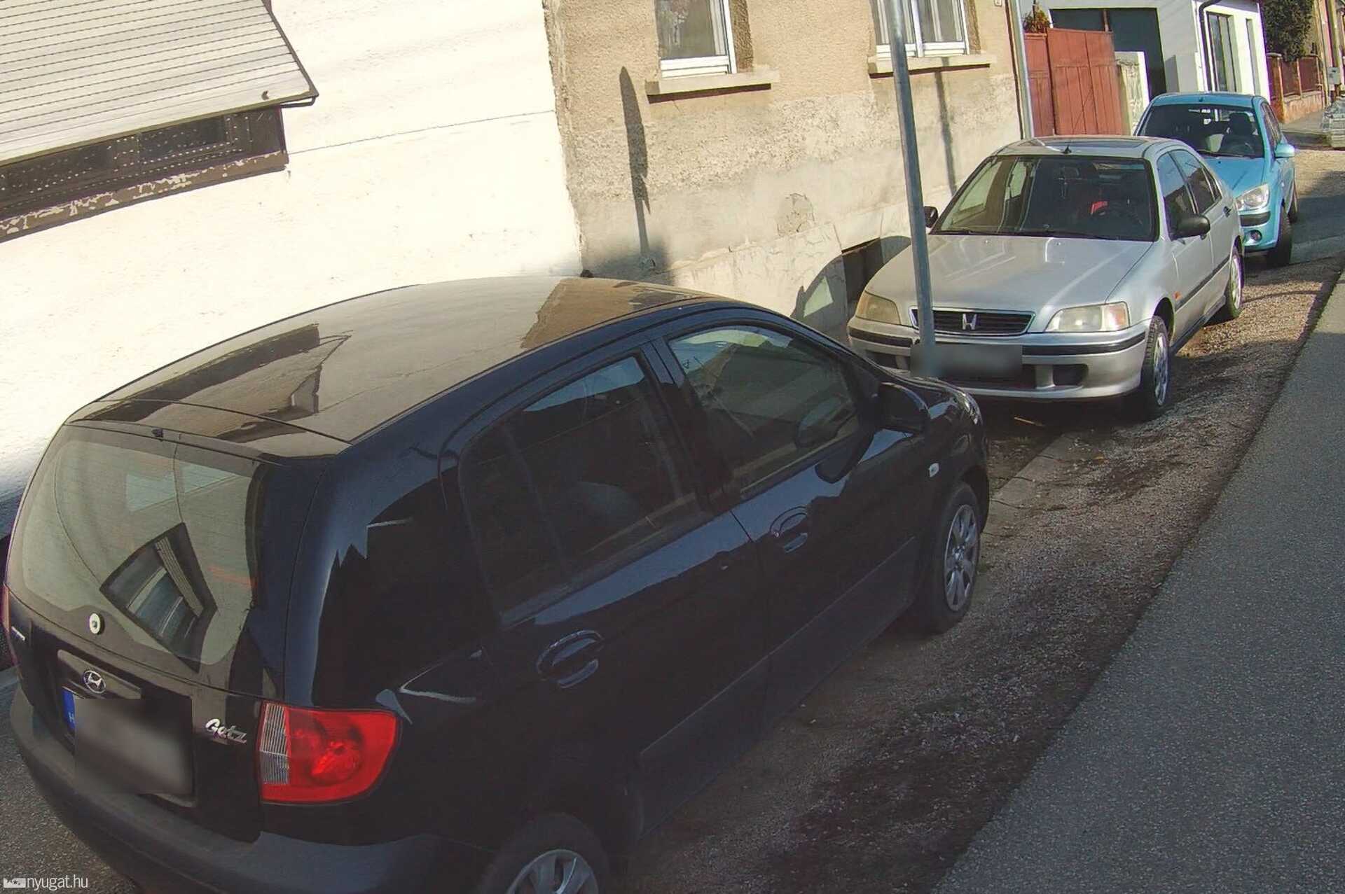 Szabálytalan és kreatív parkolások Szombathelyen: járdatorlaszolók akcióban