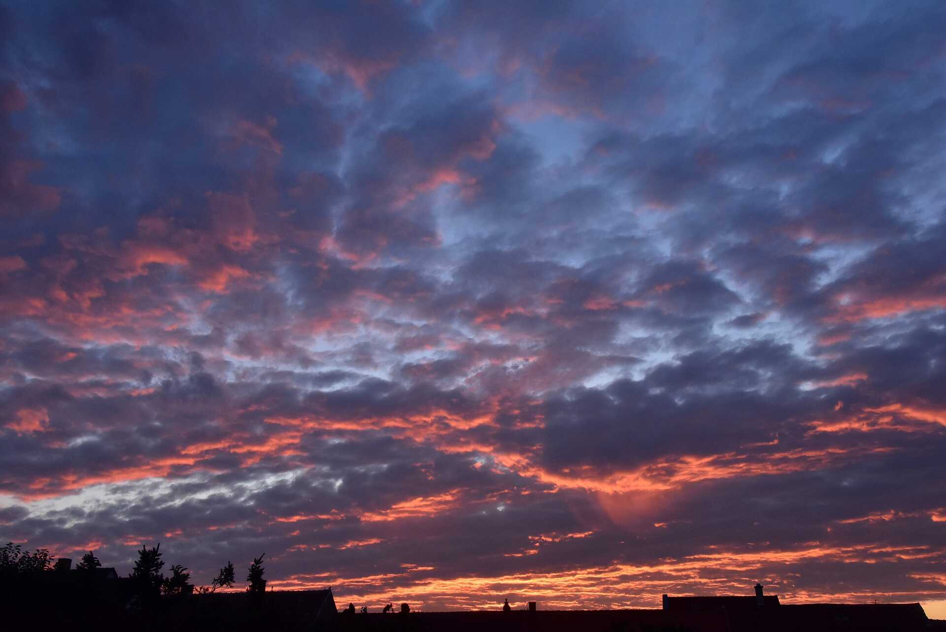 Gyönyörű, izzó napkelte Szombathelyen 08.15-én