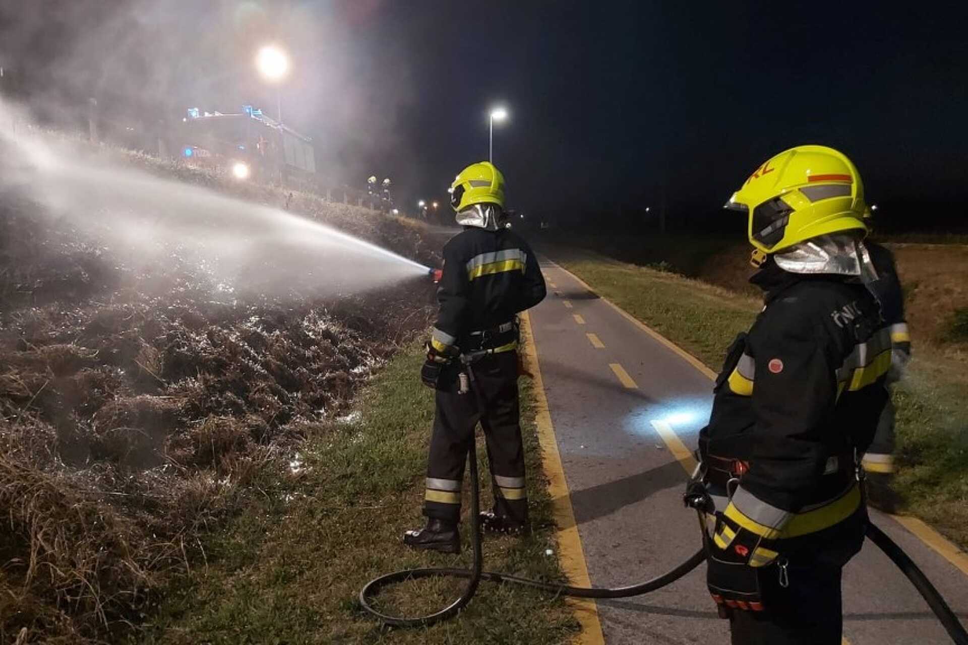 Töltésoldalon égett a száraz fű Répcelak és Nick között