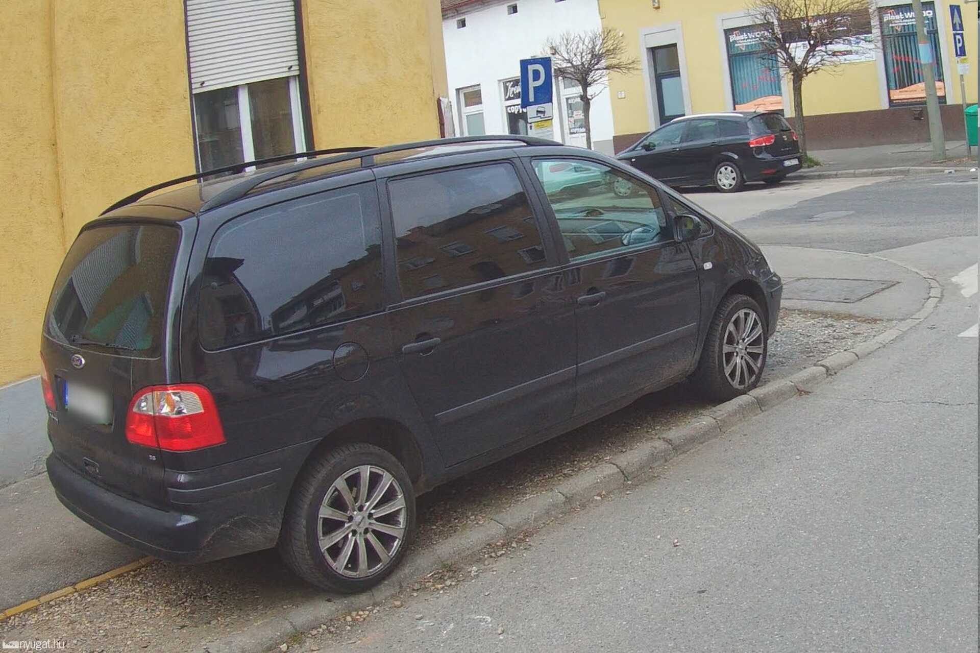 Szabálytalan és kreatív parkolások Szombathelyen: mit nekünk aszály, gyilkoljuk csak a füvet