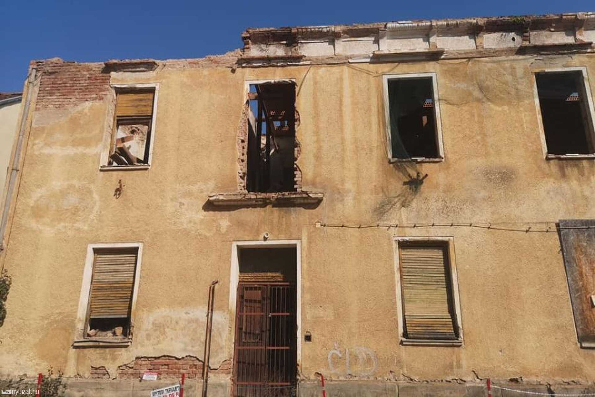 Bontják a szentgotthárdi szellemhotelt