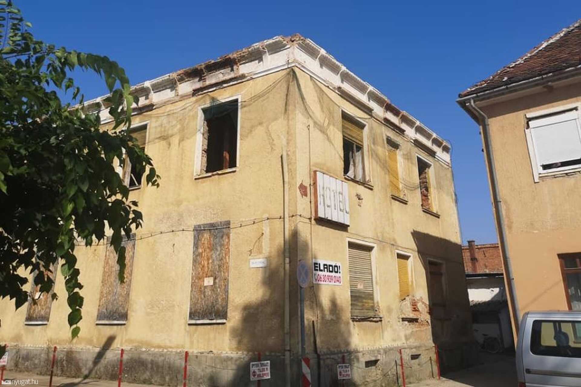 Bontják a szentgotthárdi szellemhotelt