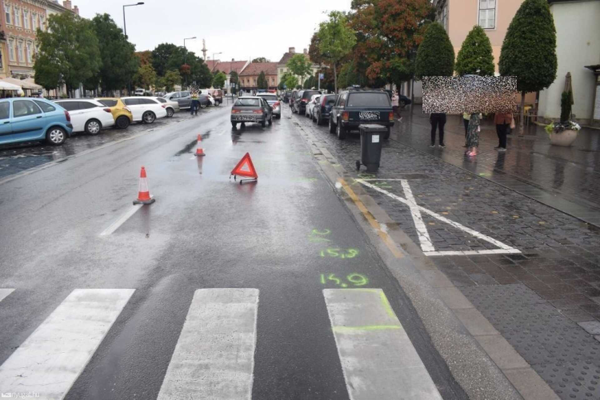 A Várkerületre vasárnap délután riasztották a mentőket.