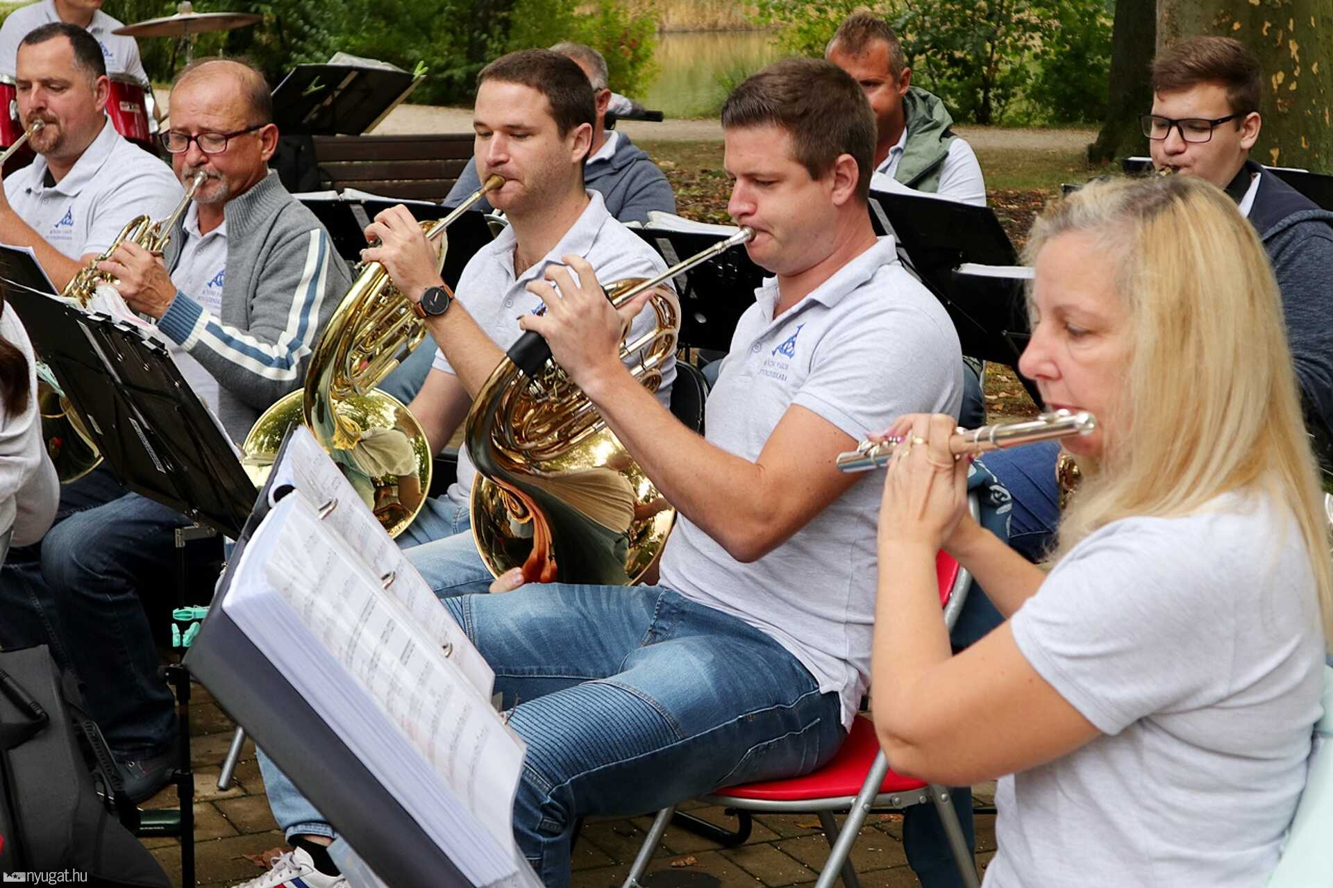 Zenél a Sziget, fúvósok ősz eleji piknik koncertje  