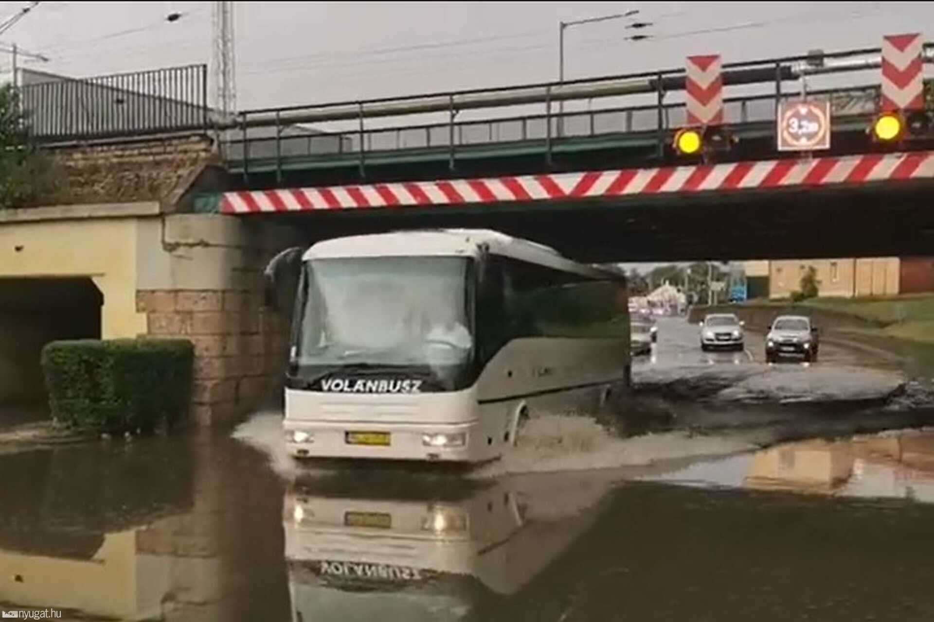 Víz alatt a Zanati úti aluljáró