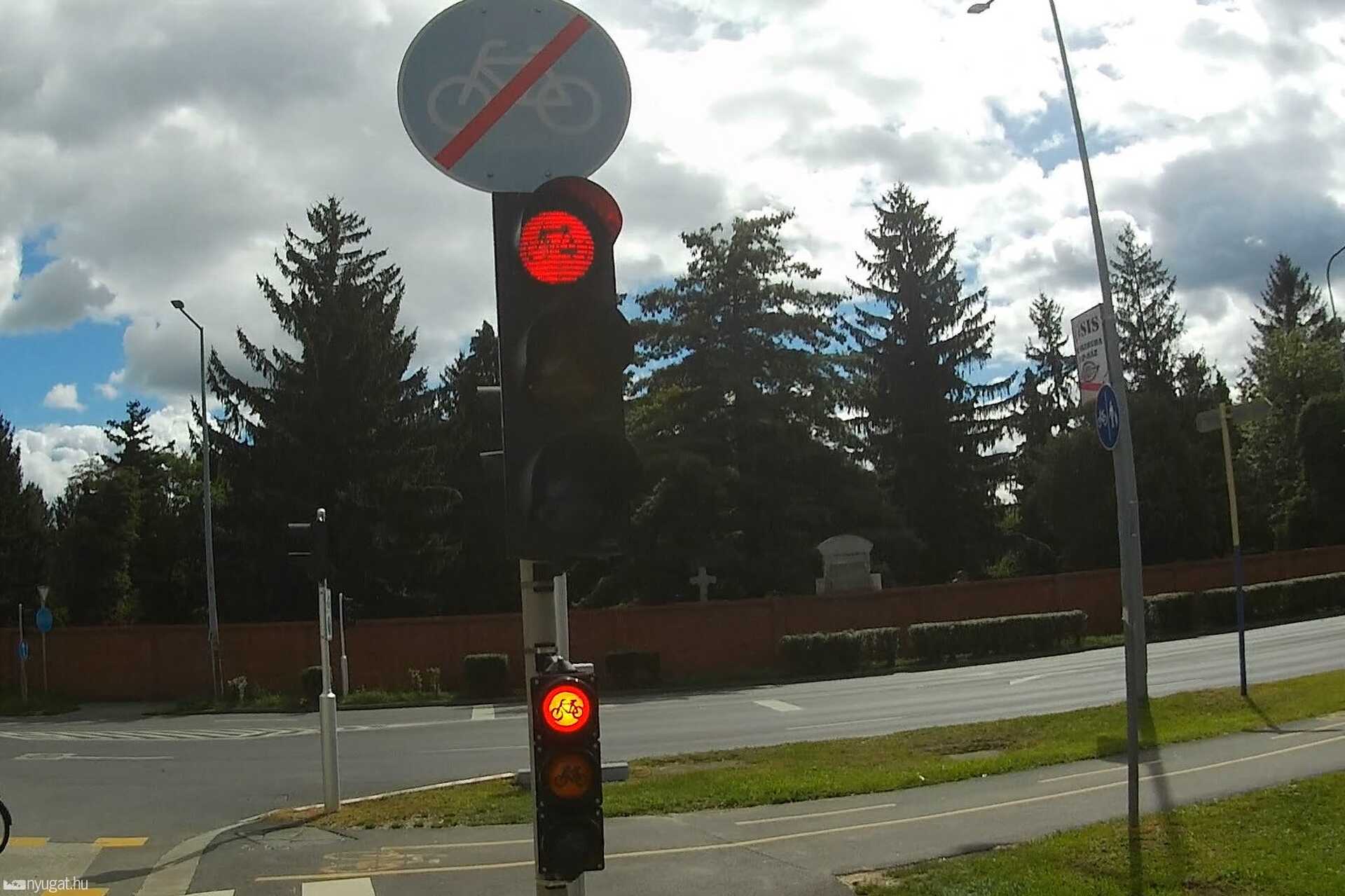 Kerékpárutas anomália a szombathelyi Szent Márton utcánál