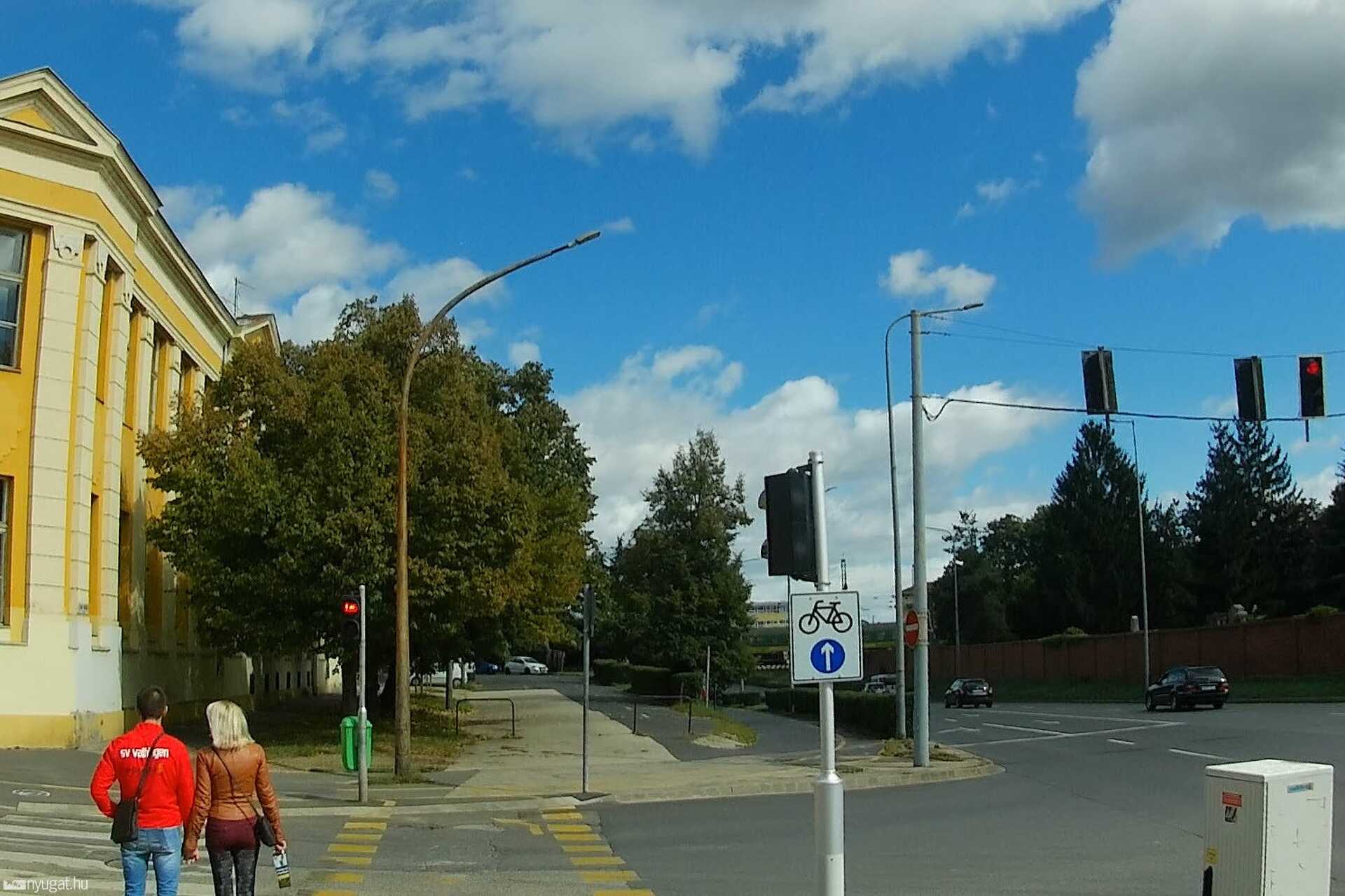 Kerékpárutas anomália a szombathelyi Szent Márton utcánál