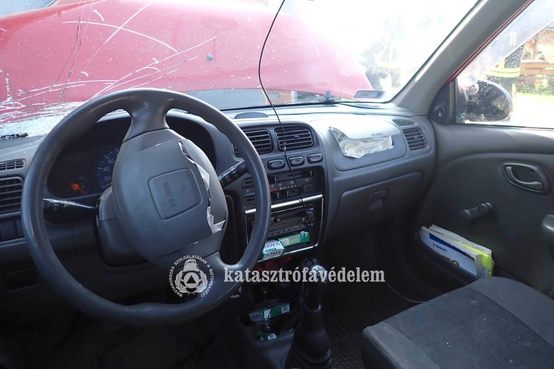 Családi ház udvarába csapódott egy autó Zalalövőn
