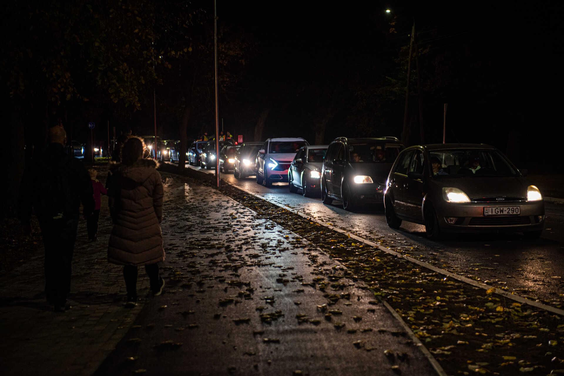 Mindenszentek estéje a Jáki úti temetőben