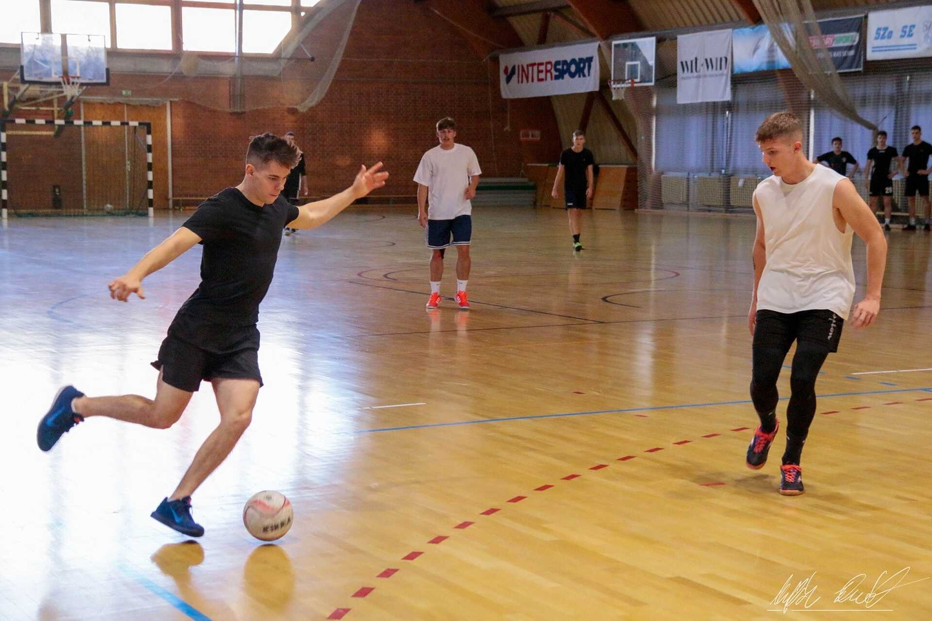 A mérkőzések a futsal szabályai szerint zajlottak