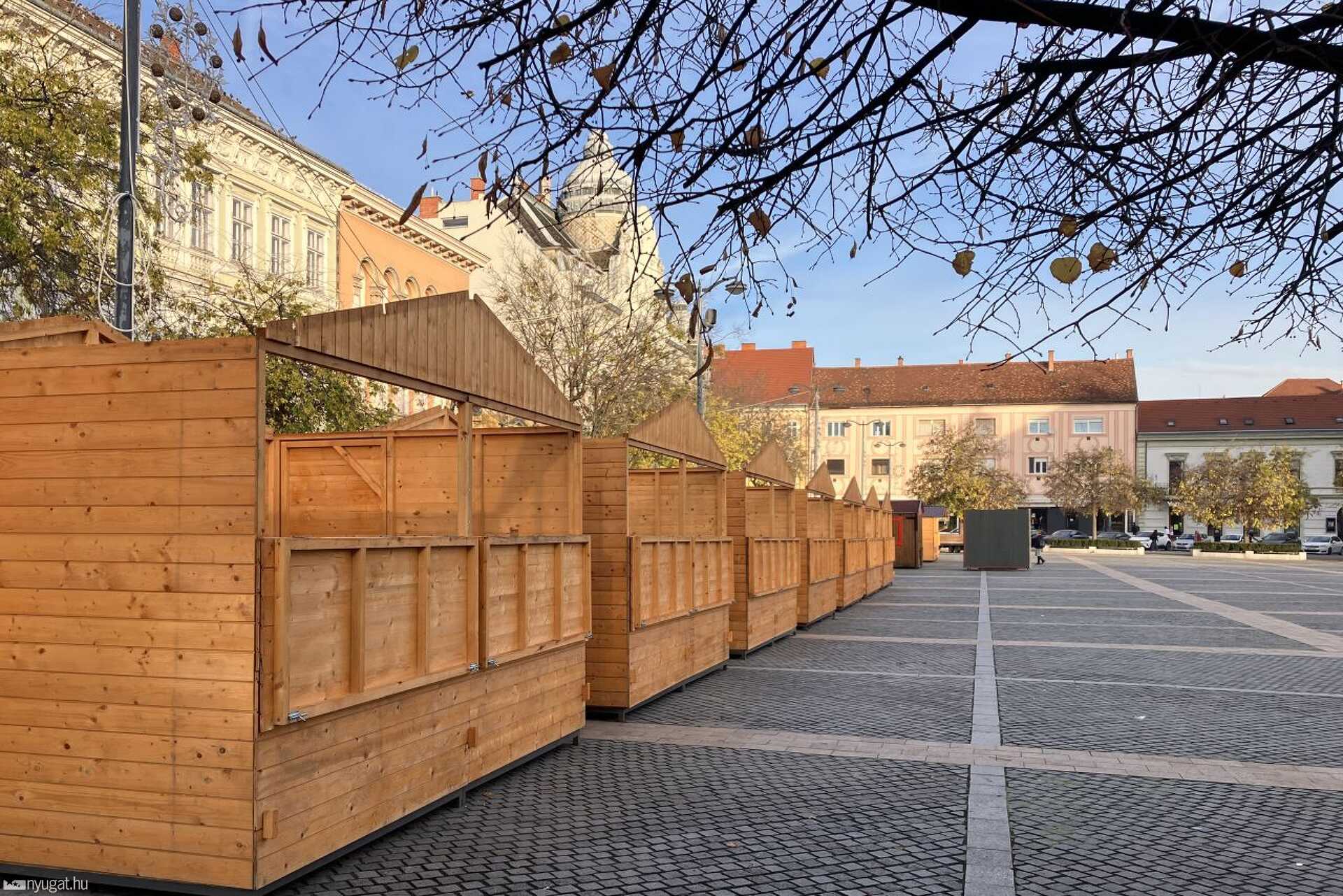 Adventi pavilonok a Fő téren