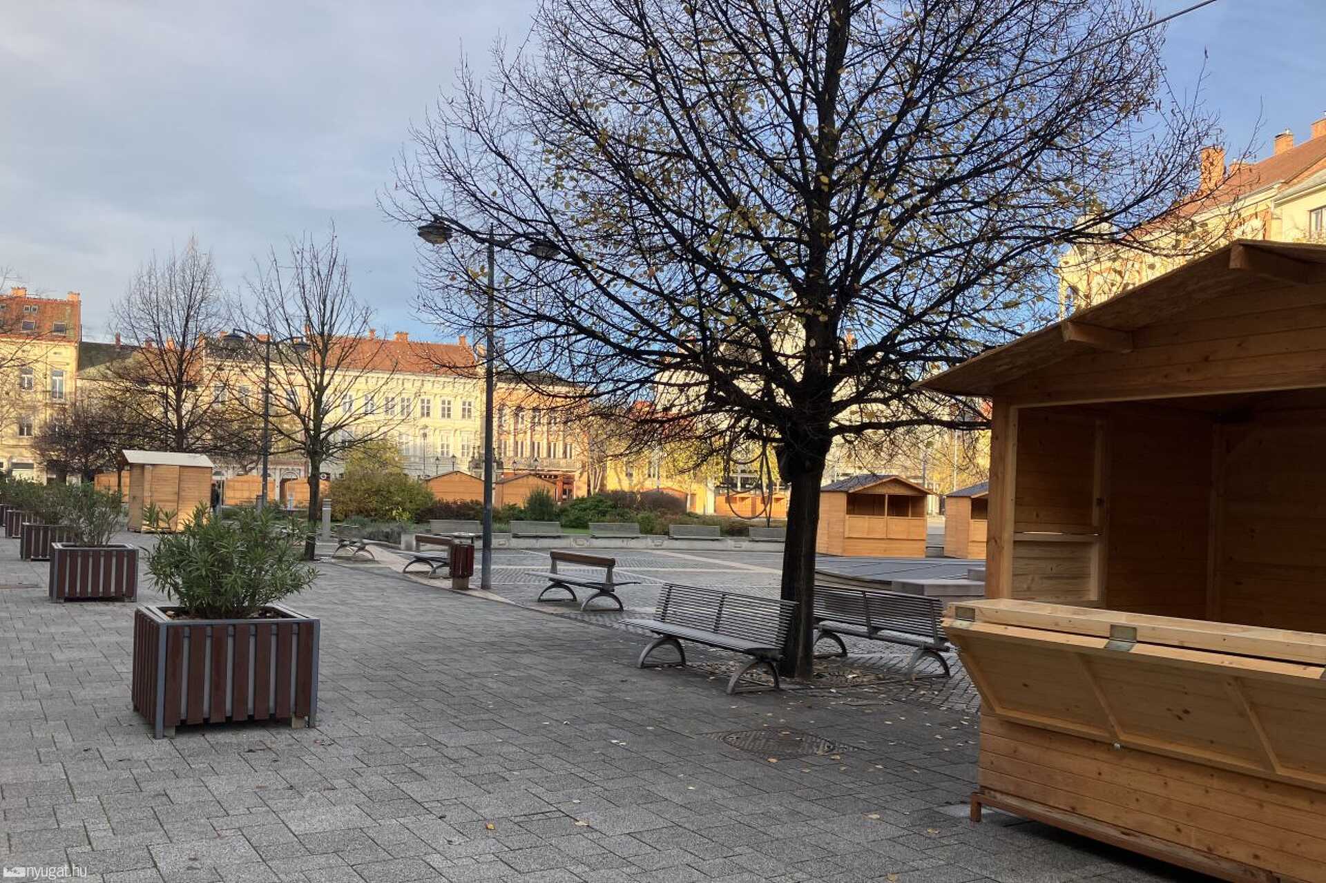 Adventi pavilonok a Fő téren