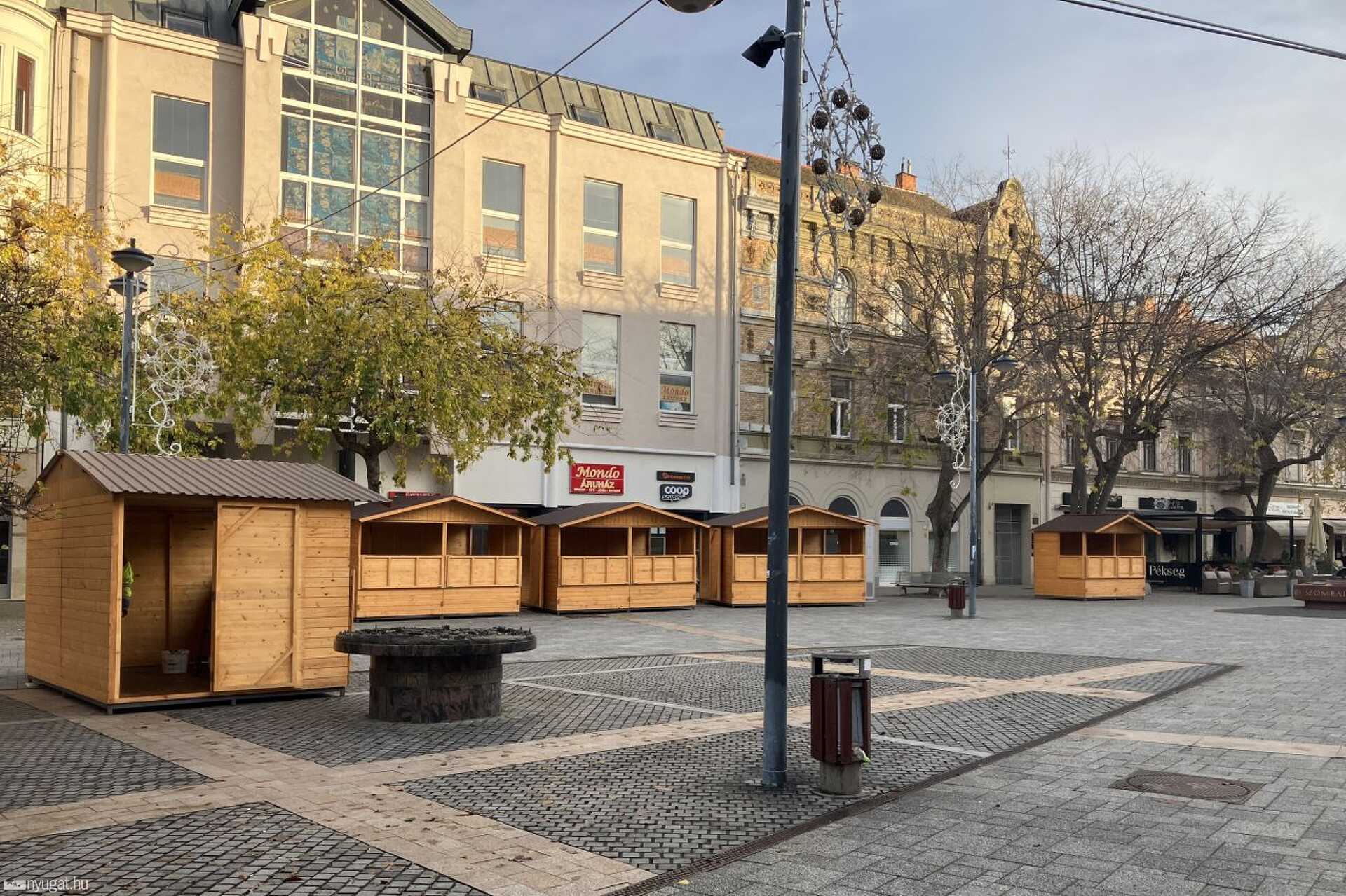 Adventi pavilonok a Fő téren