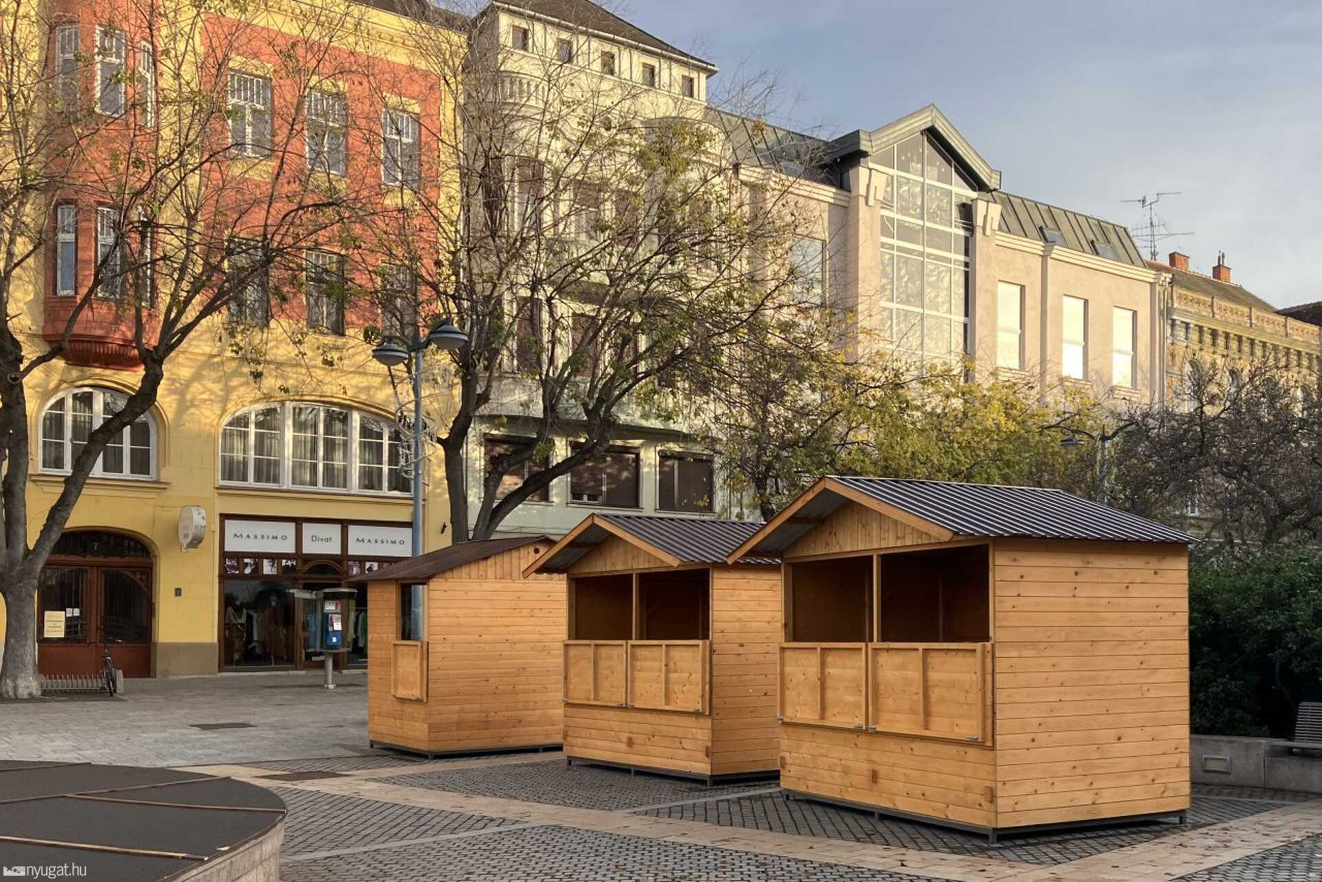 Adventi pavilonok a Fő téren