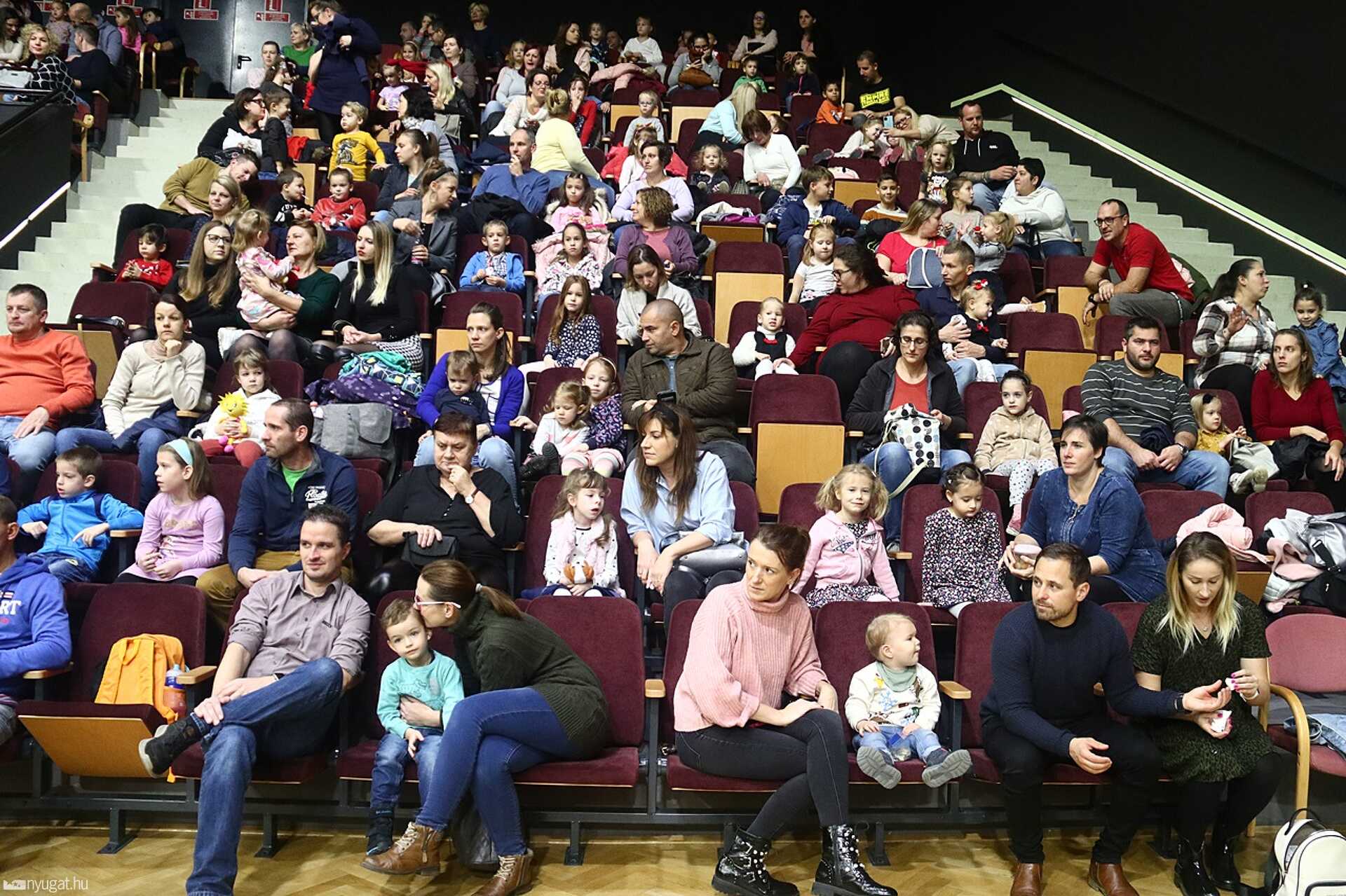 Kicsi gesztenye klub az Agorában 
