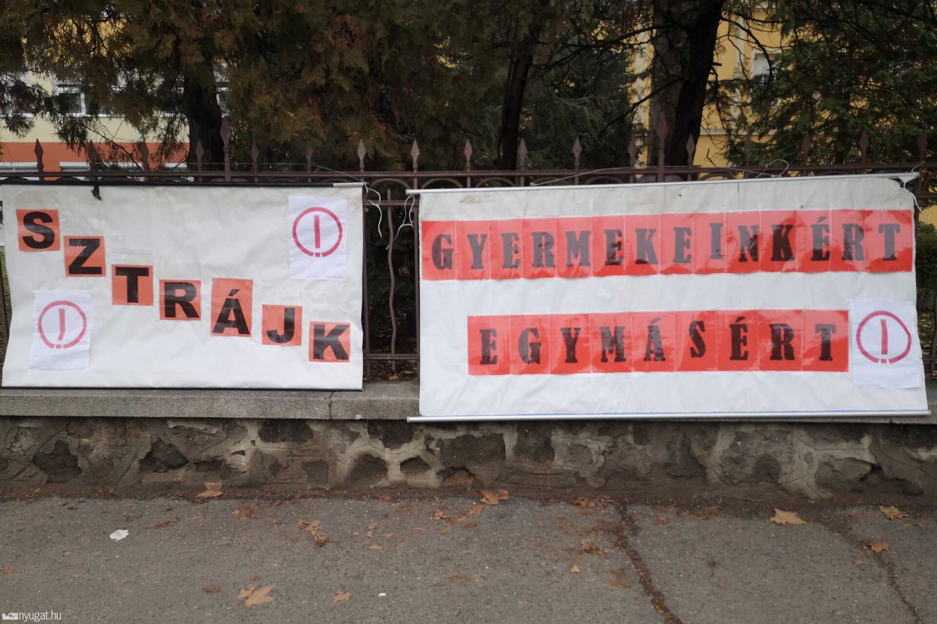 Celldömölki Városi Általános Iskola sztrájkoló tanárai