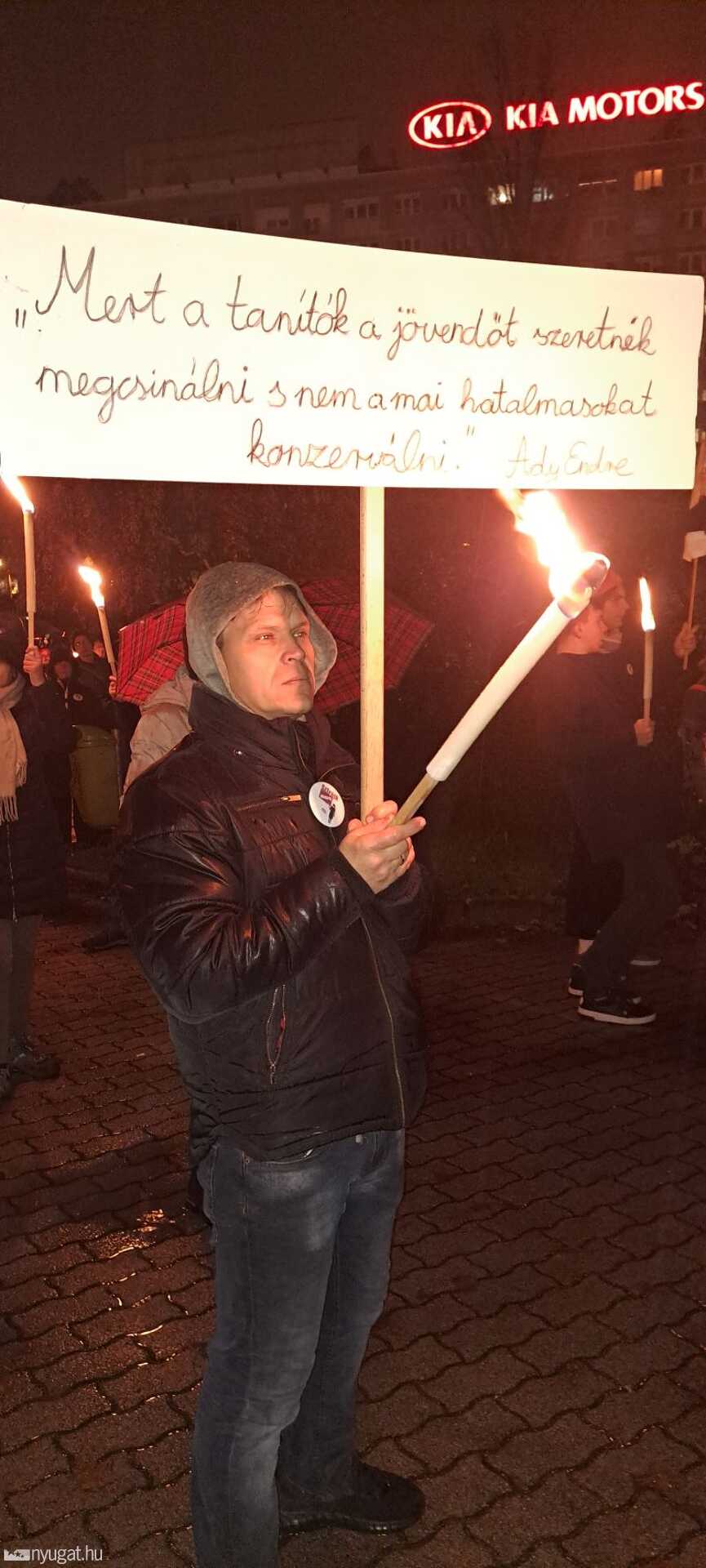 Diáktüntetés az MTVA székház előtt