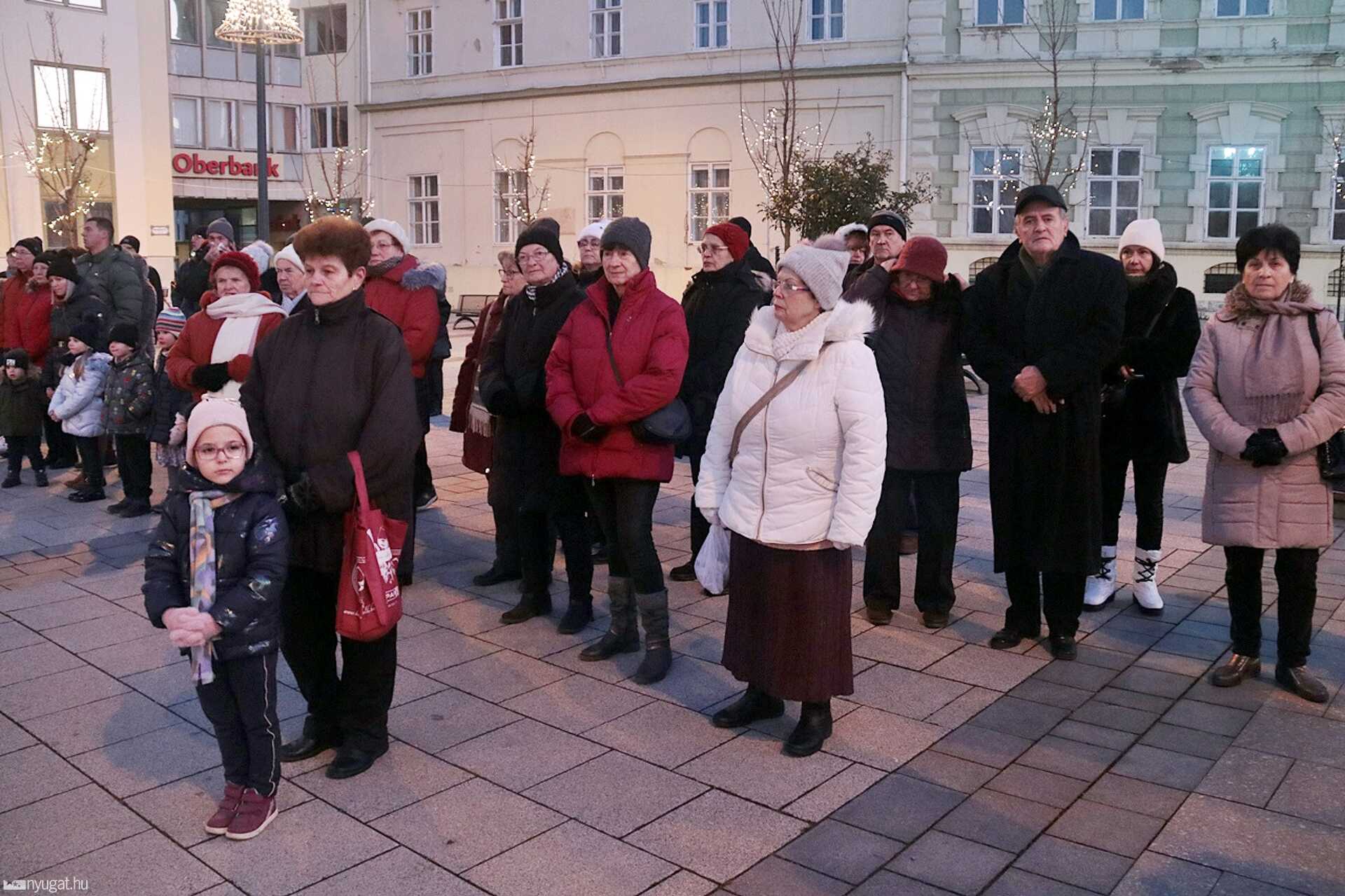 Advent negyedik gyertyáját is meggyújtották 