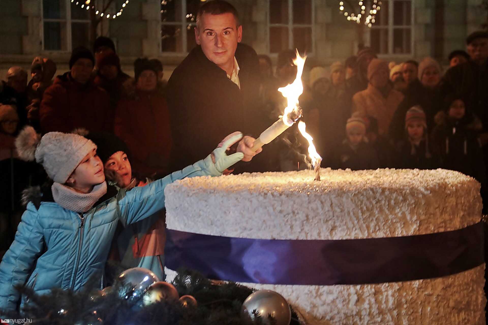 Advent negyedik gyertyáját is meggyújtották  