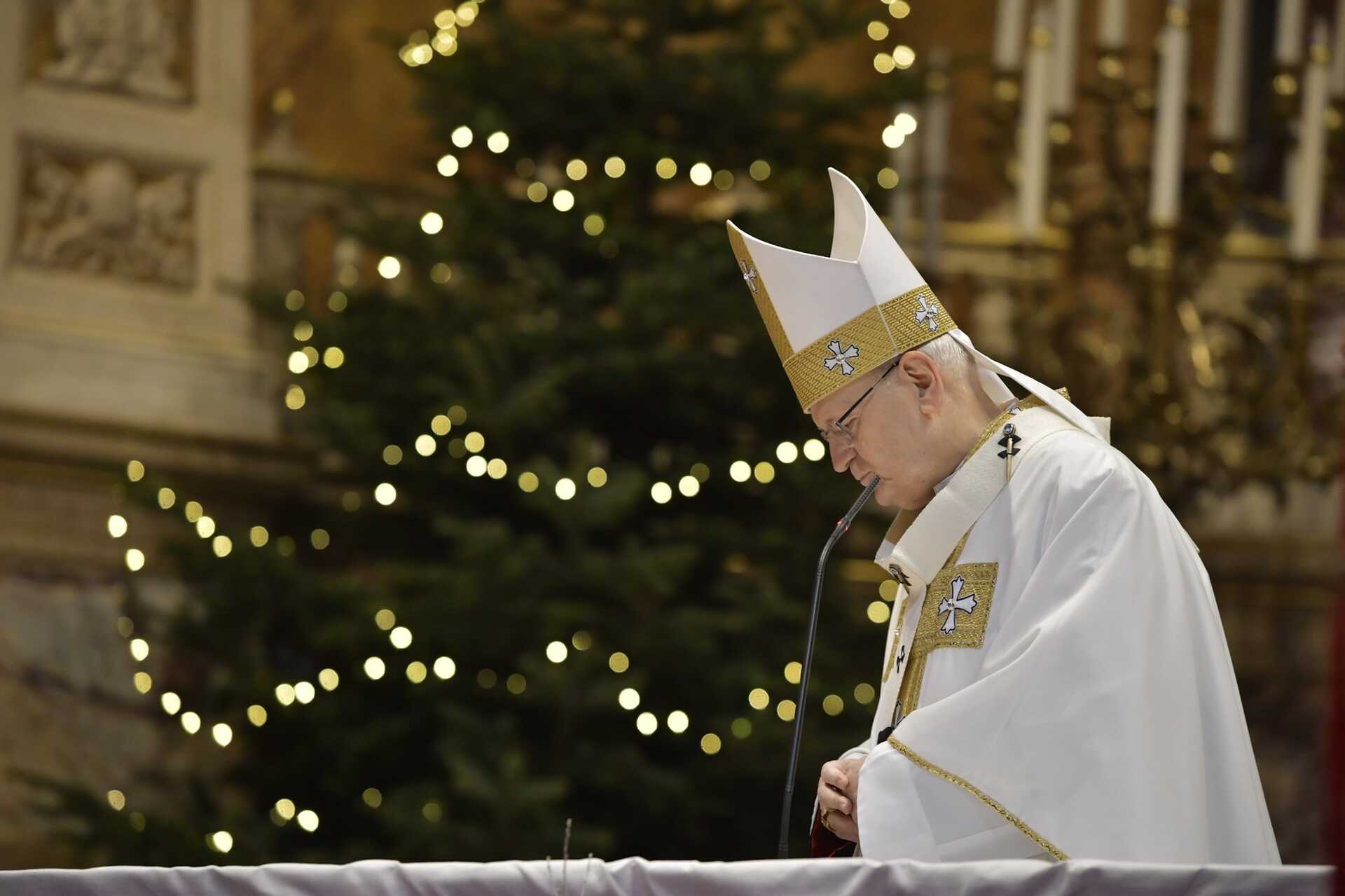 Erdő Péter bíboros, esztergom-budapesti érsek karácsonyi éjféli szentmisét celebrál a Szent István-bazilikában 2022. december 25