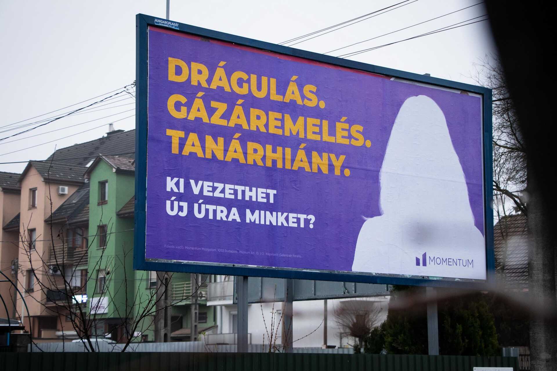 Kétrészes óriásplakát-kampányt indít a Momentum