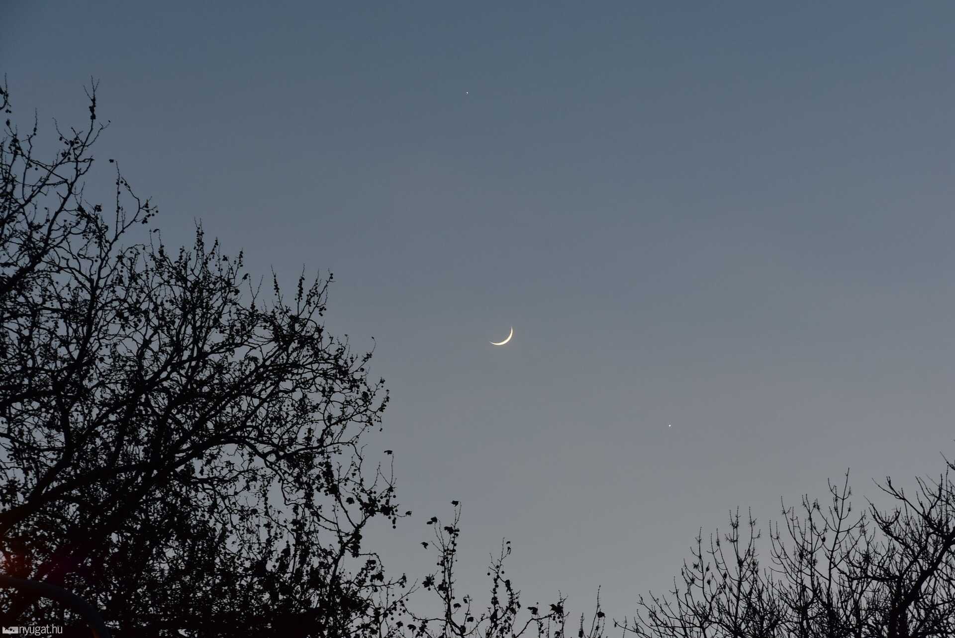 Jupiter-Holdsarló-Vénusz együttállása Szombathely égboltján