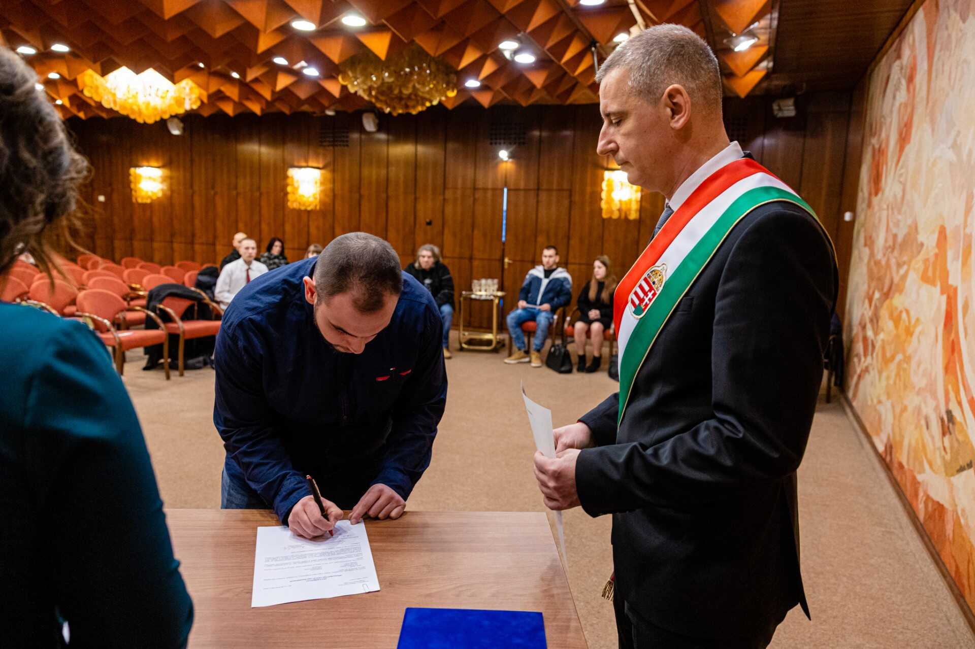 Tíz új magyar állampolgára lett Szombathelynek