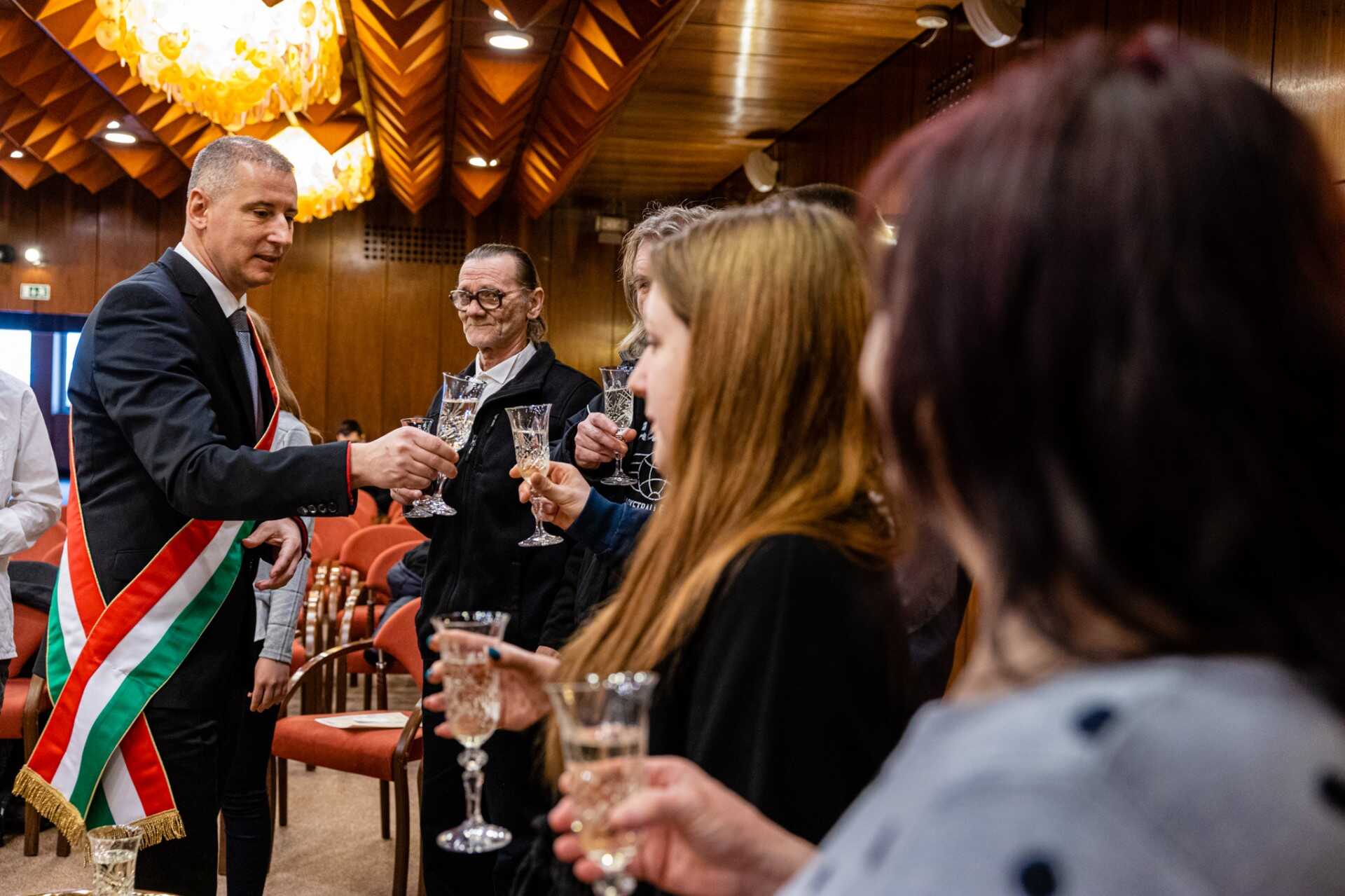 Tíz új magyar állampolgára lett Szombathelynek