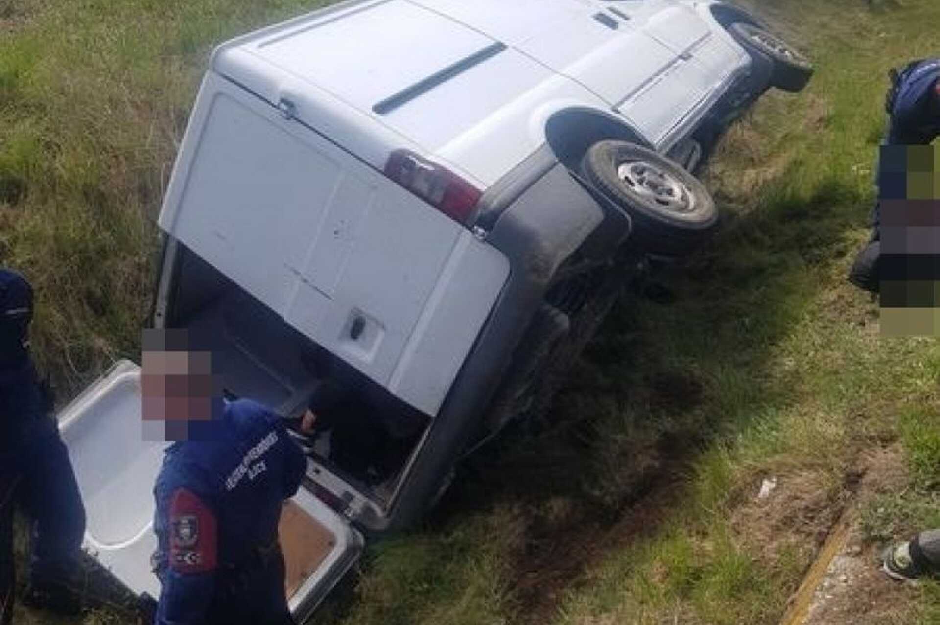 Felborult autó a 87-esen
