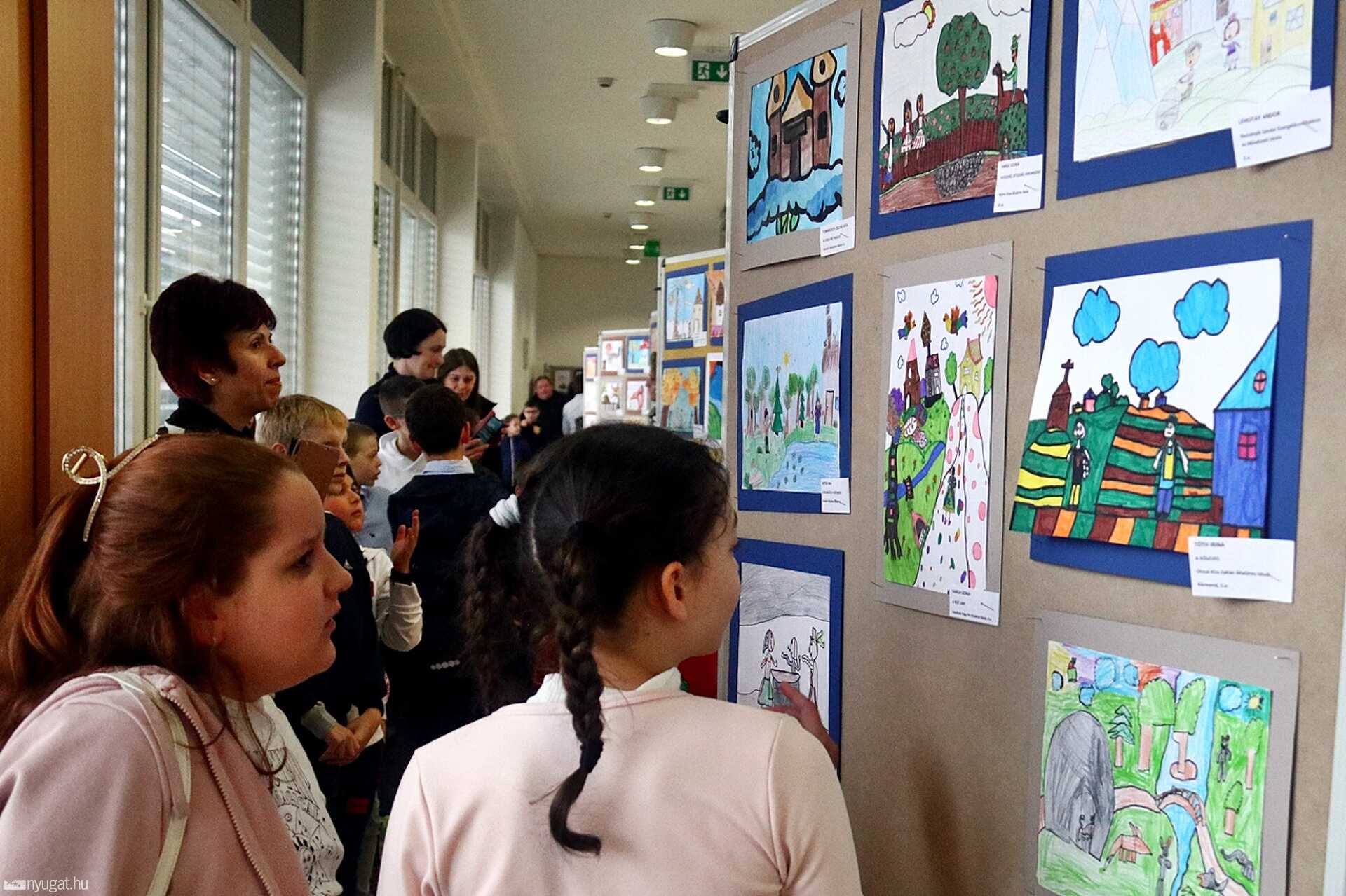Óperenciás rajzpályázat díjkiosztó, kiállításmegnyitó 