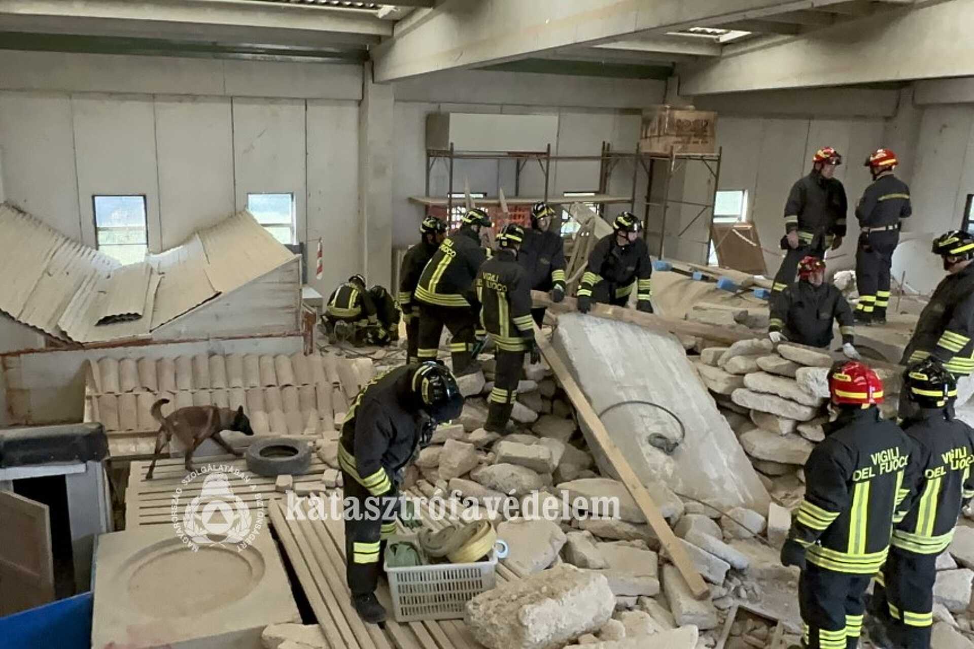 Olaszországban tréningezett a HUNOR mentőkutyás csapata