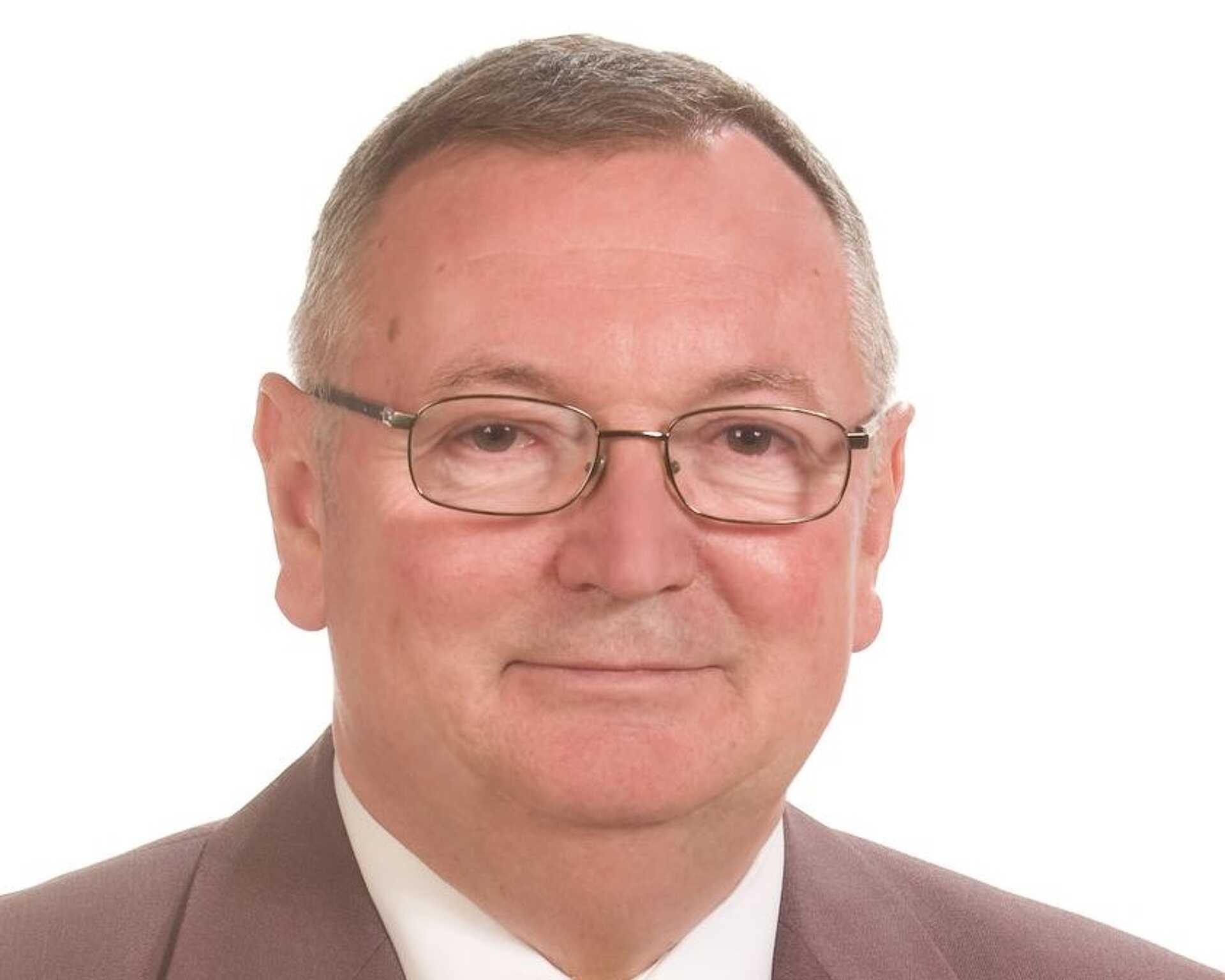 Meghalt Dallos Gyula, a szombathelyi volt Orlay iskola nyugdíjas