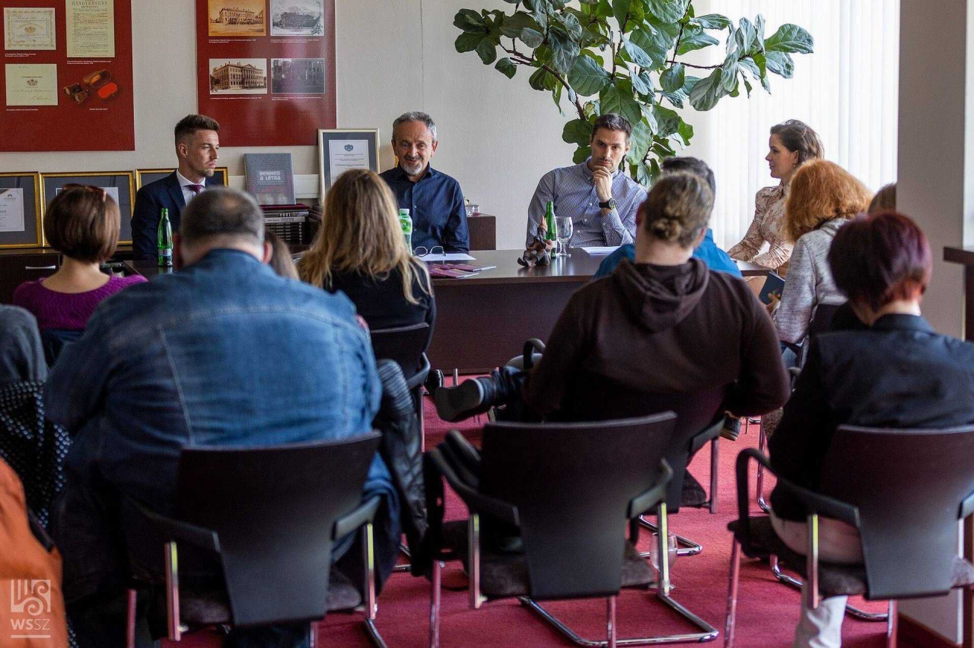 Kevesebb bemutató lesz, amiket csak saját színészekkel visznek színpadra