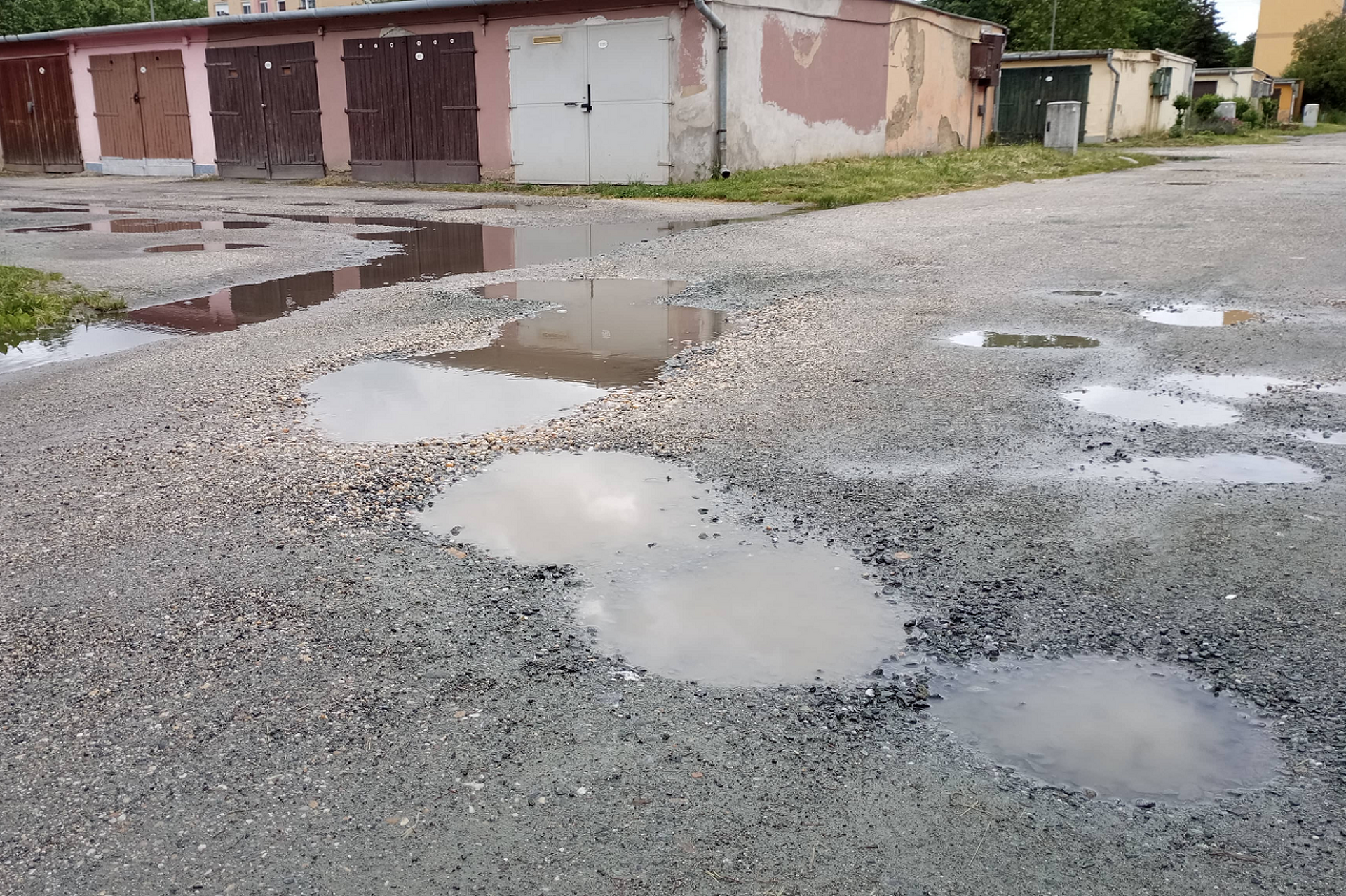Méteres gödrök a Bem József utcában