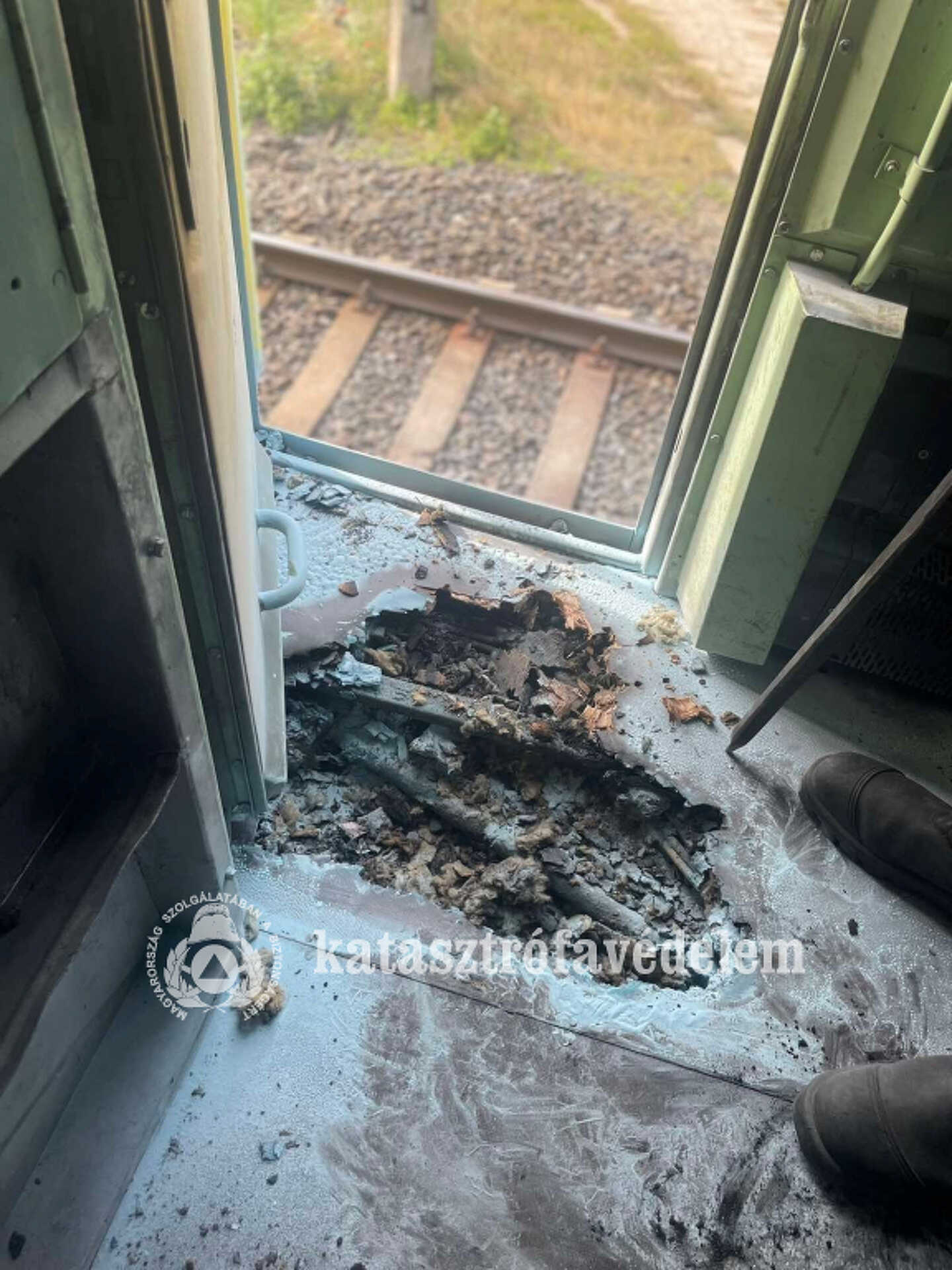 Füstölni kezdett egy mozdony Porpác és Vép között