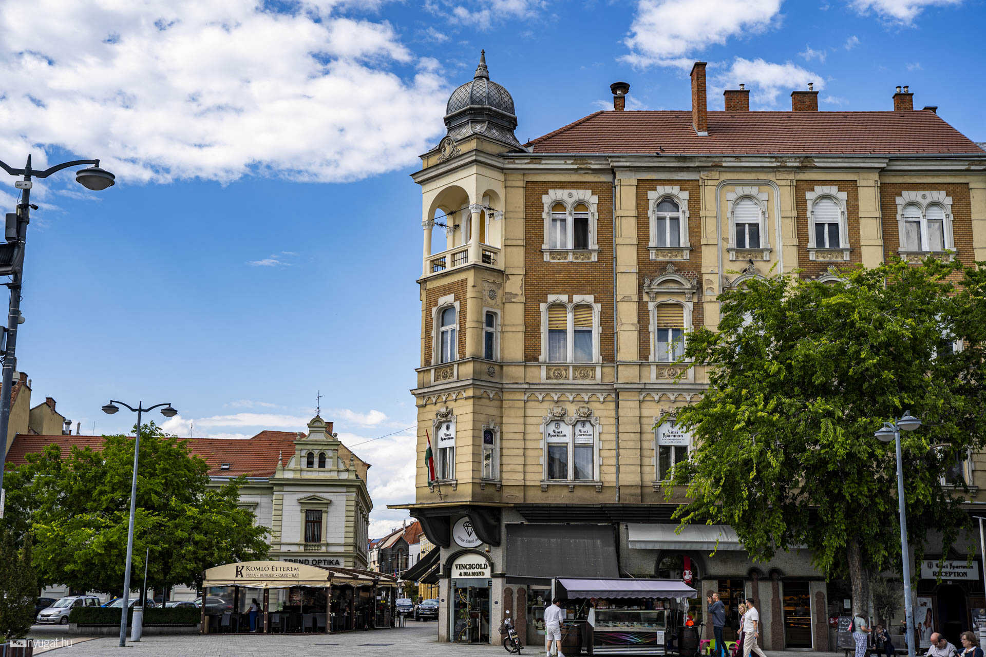 Főtéri Épületek