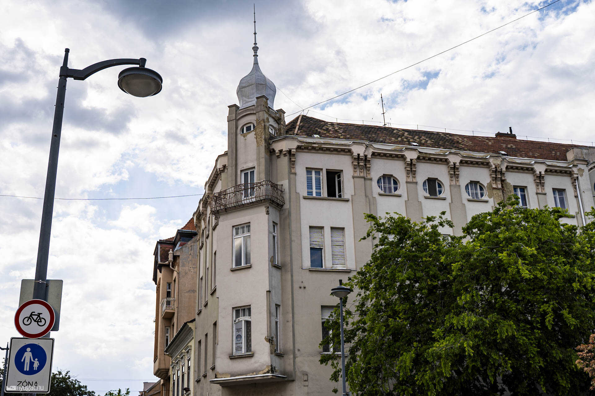 Főtéri Épületek