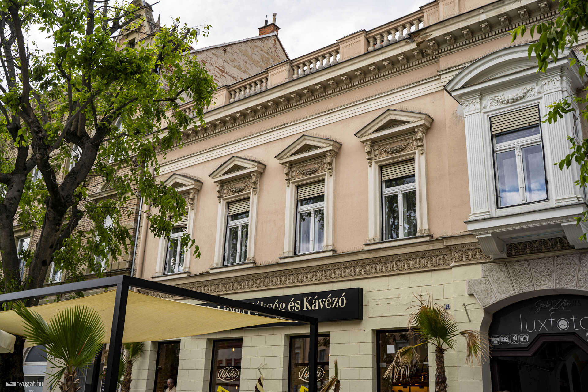Főtéri Épületek