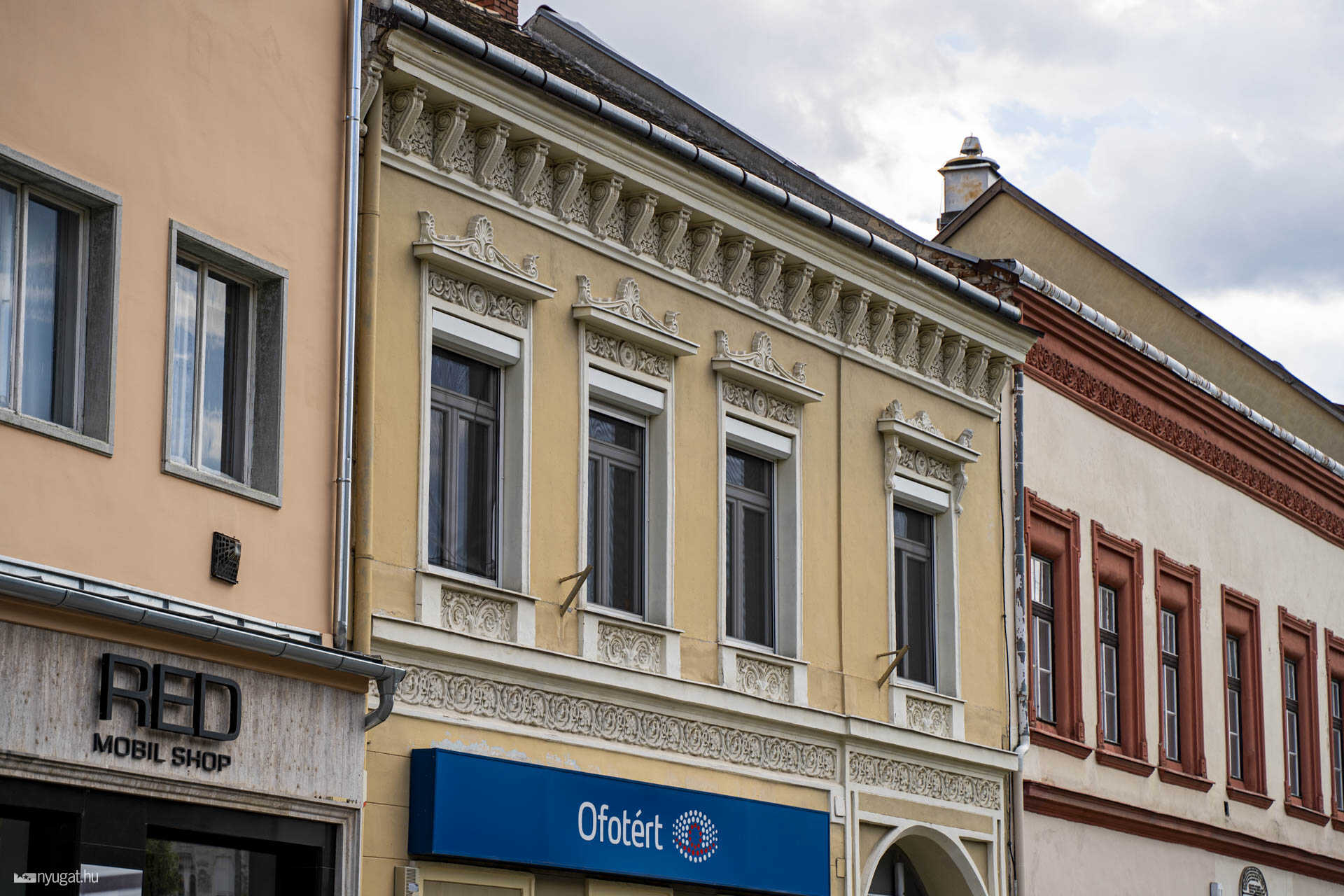 Főtéri Épületek