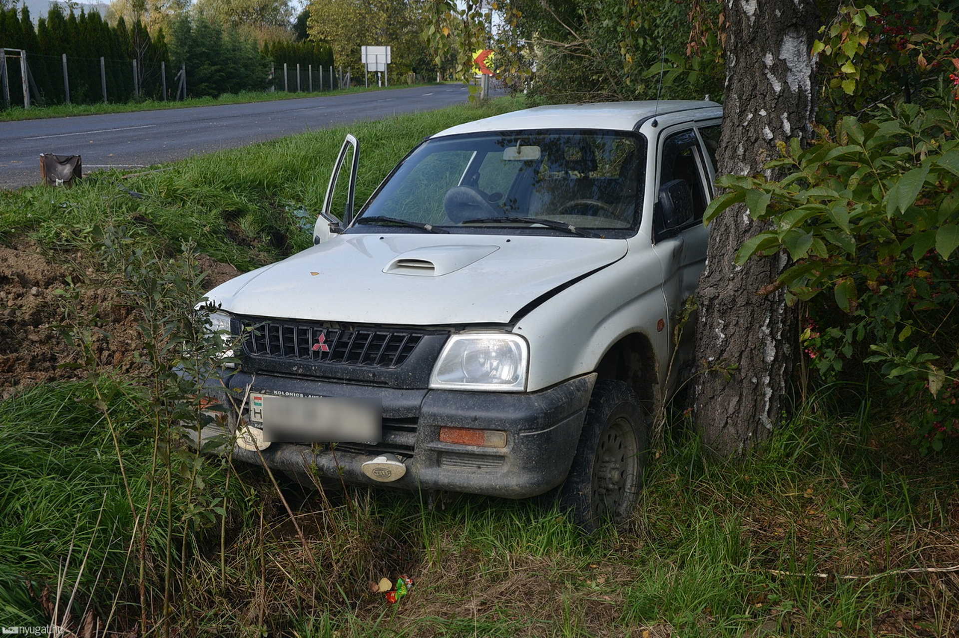 Vizesárokba csapódott két autó Lukácsháza közelében