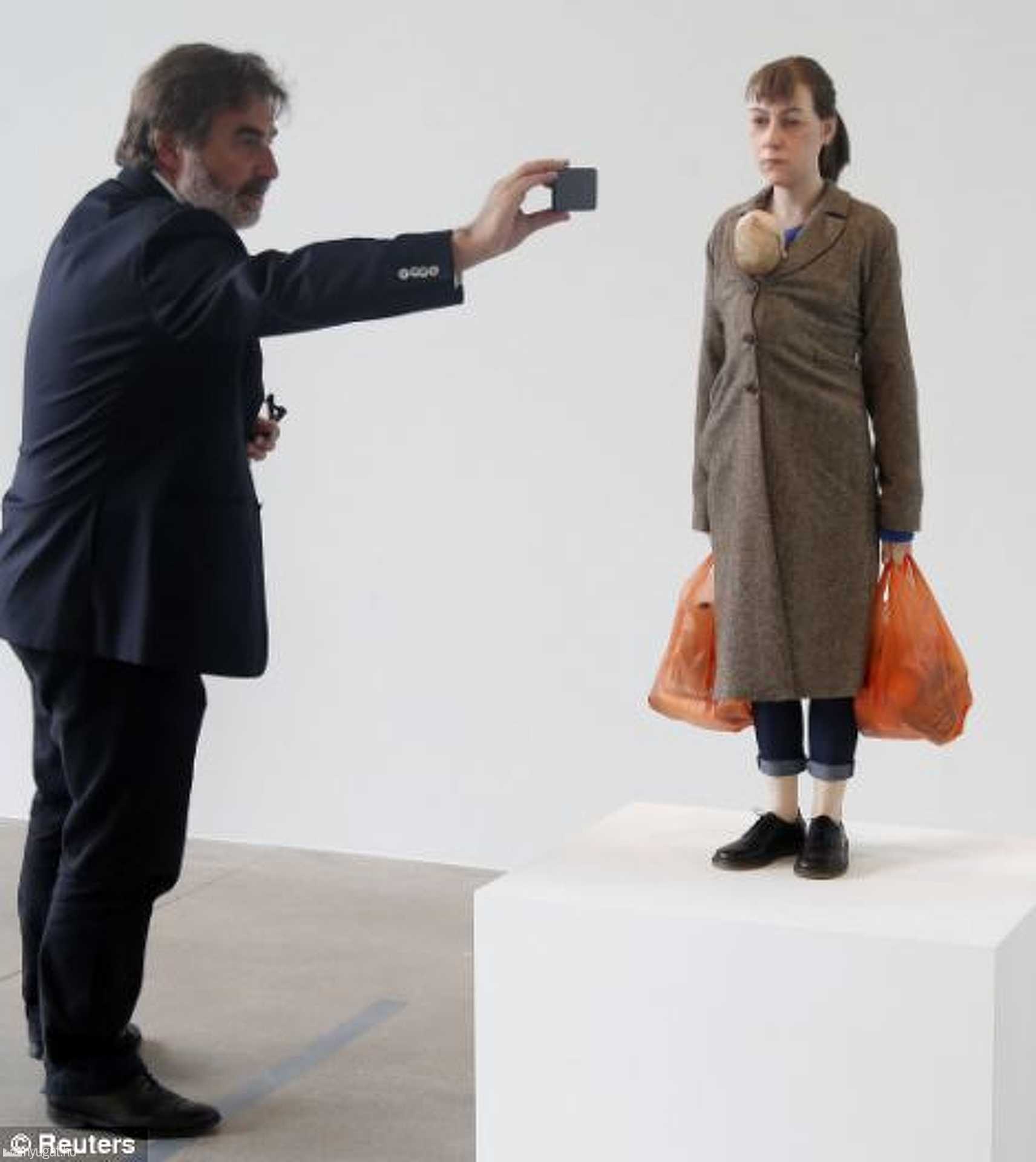 Ron Mueck hiperrealista szobrai